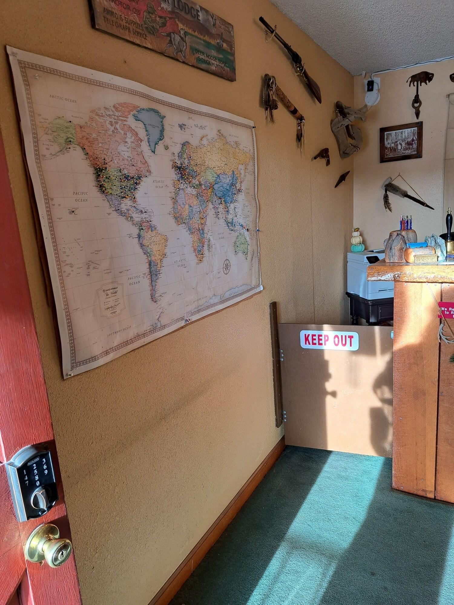 Lobby 3, The Woodsman Country Lodge, Klamath