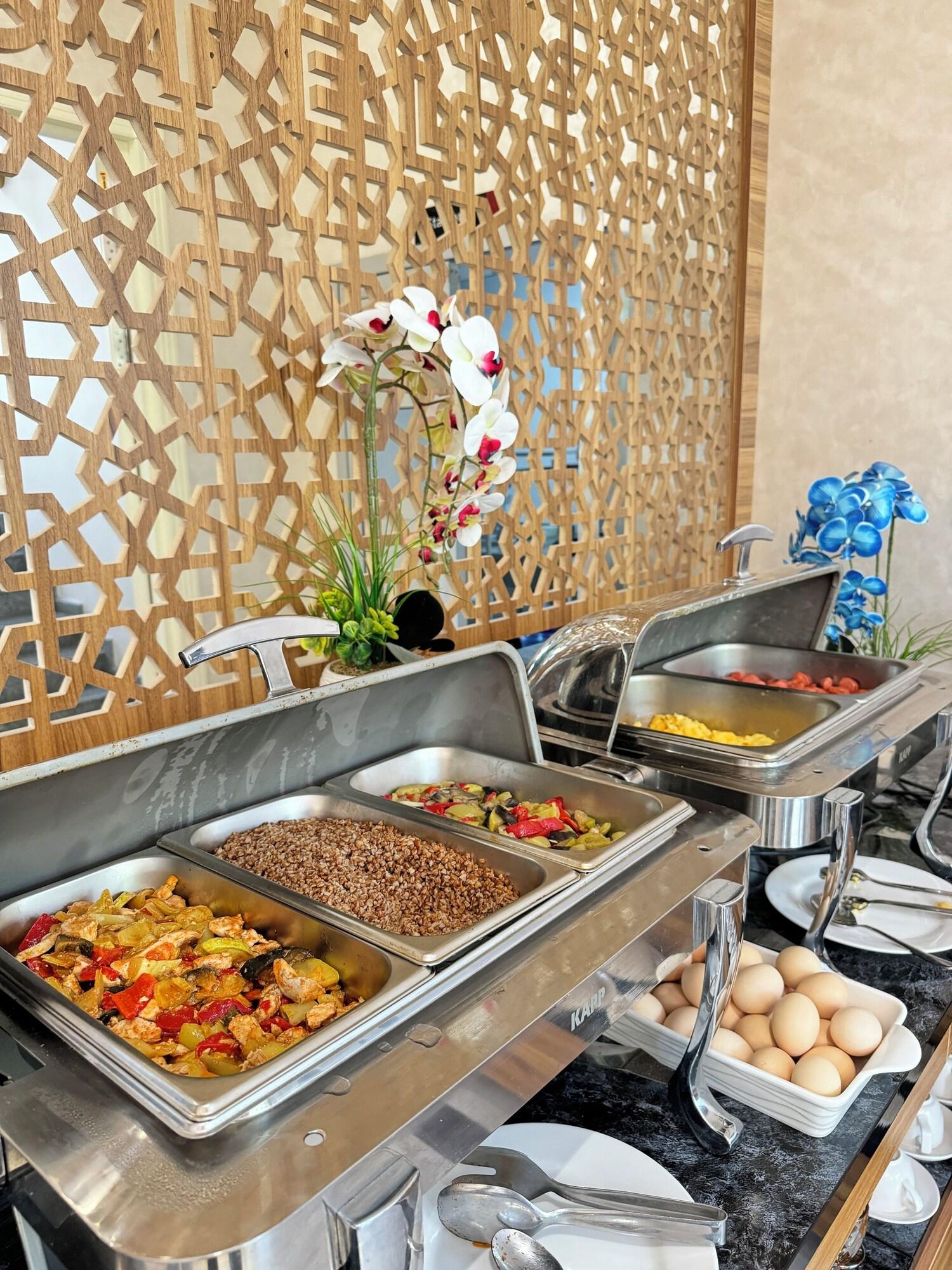 Garnet Mir Hotel