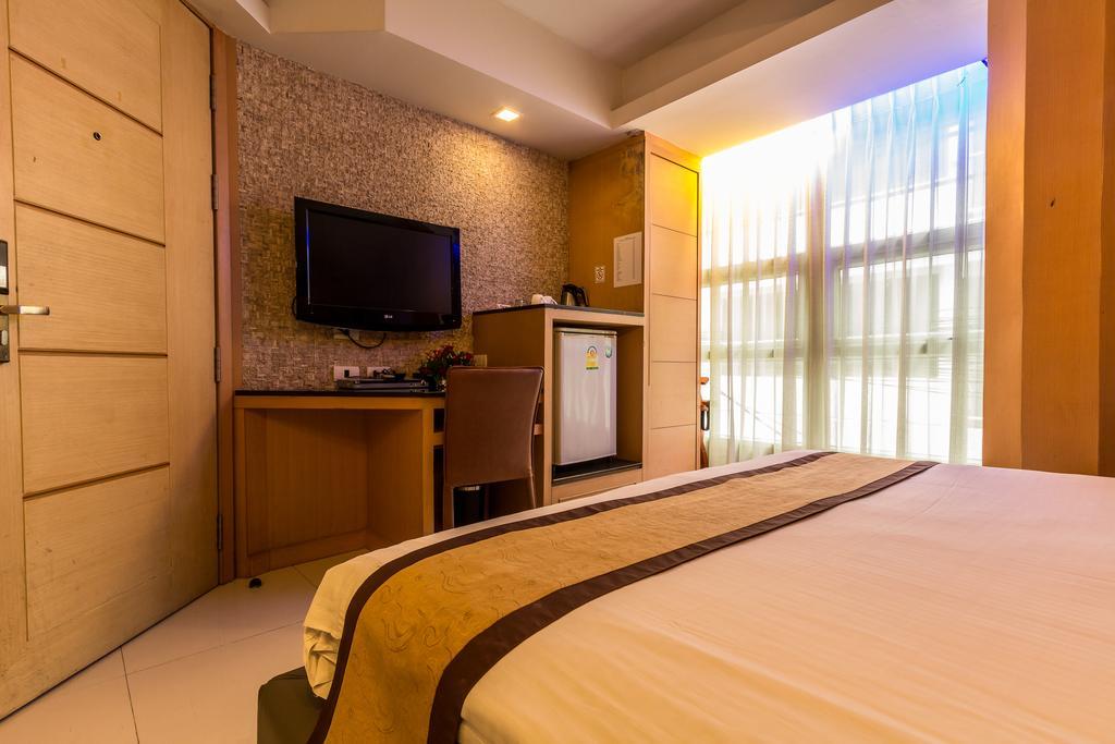 Smart Suites Hotel, Bangkok Start From SGD 29 per night - Price, Address &  Reviews