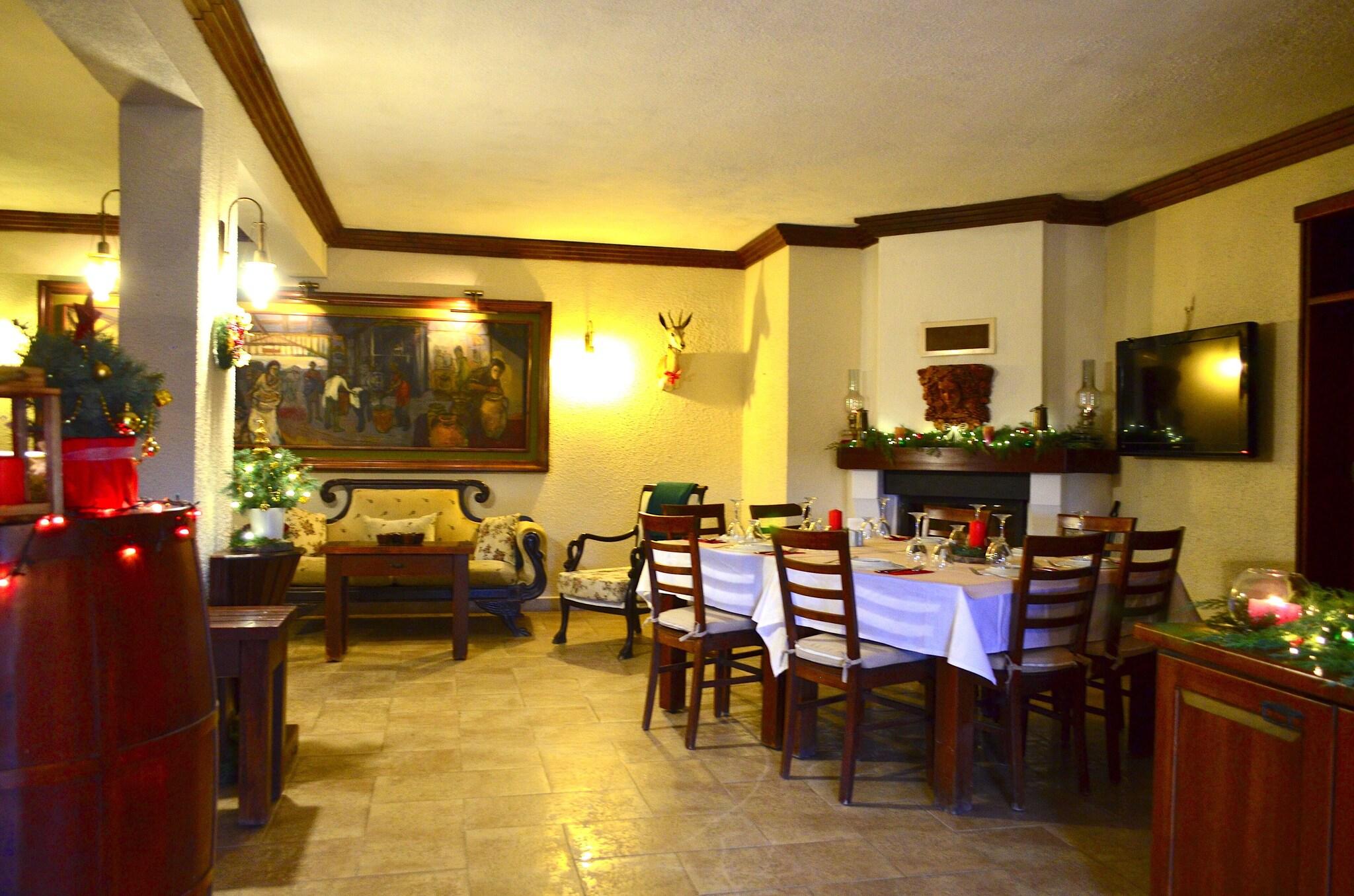 Ada Bacchus Hotel