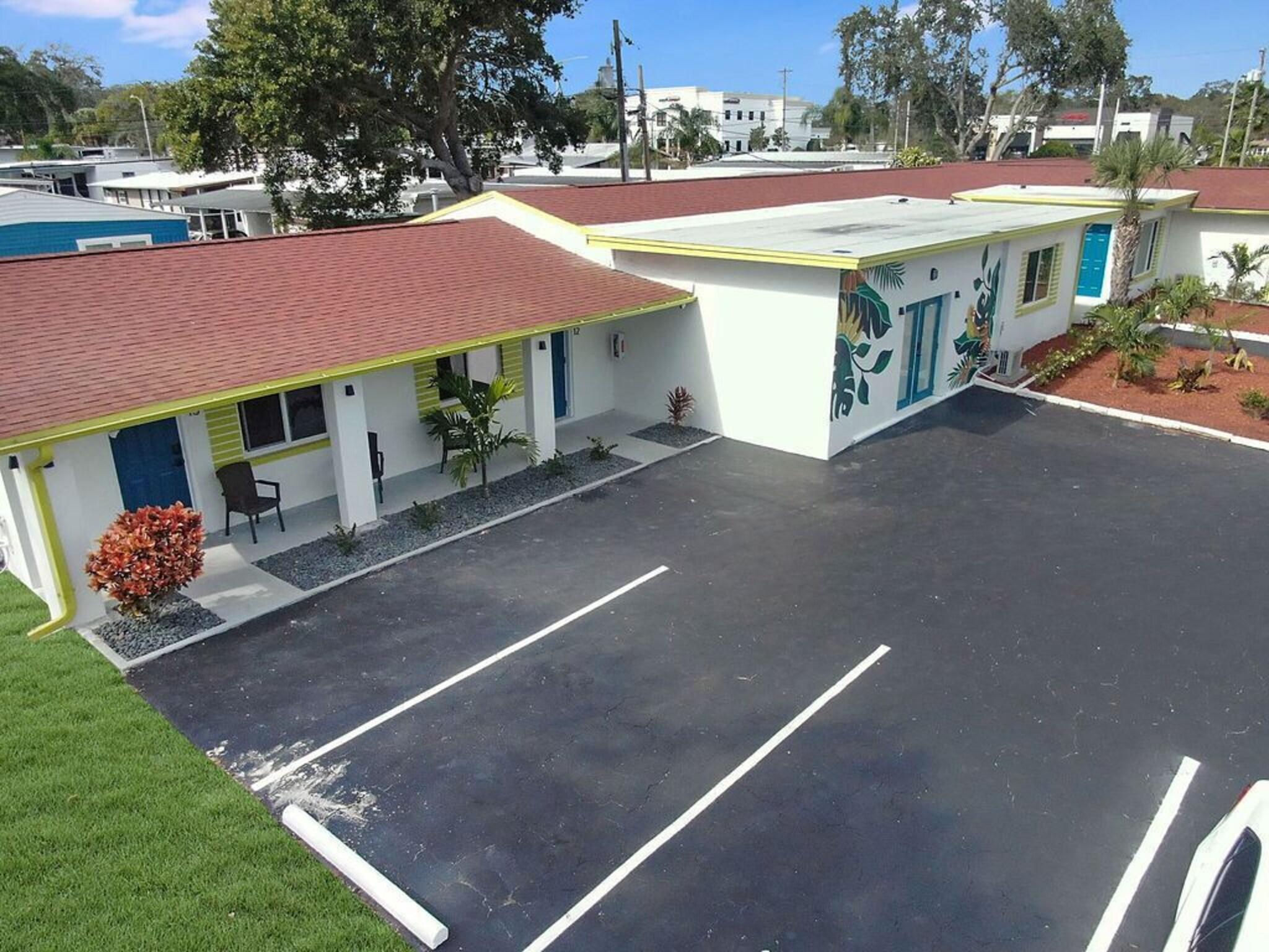 Palm Cove Motel