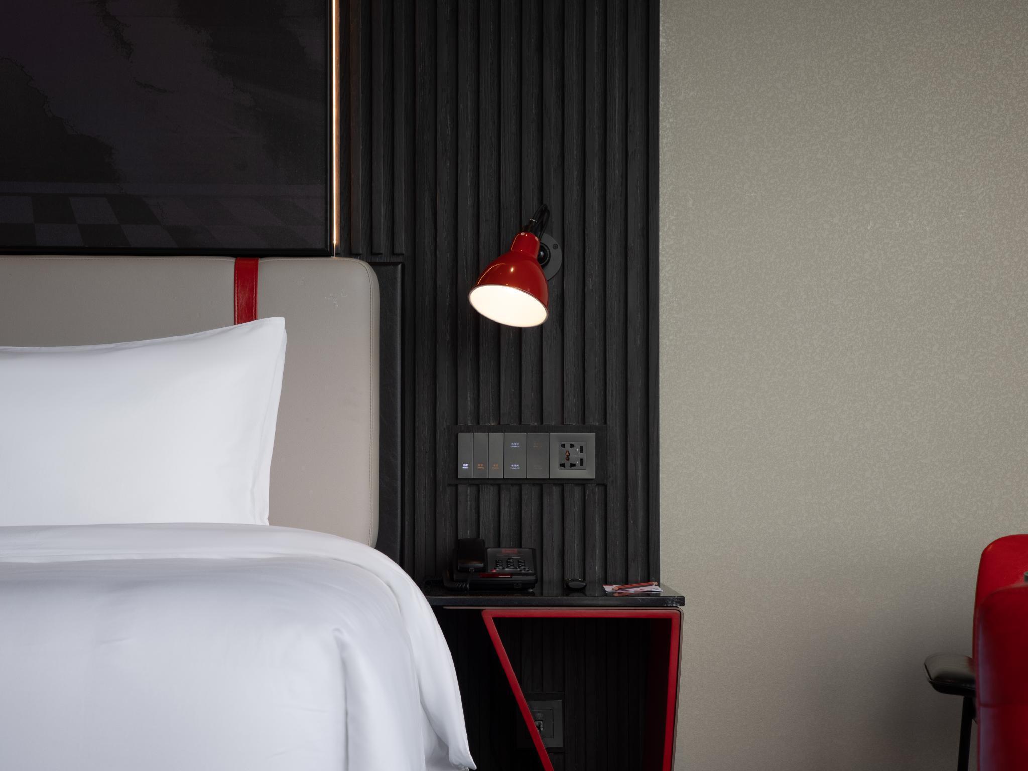 Bedroom 5, Radisson Red Zhuhai Gongbei Port, Zhuhai