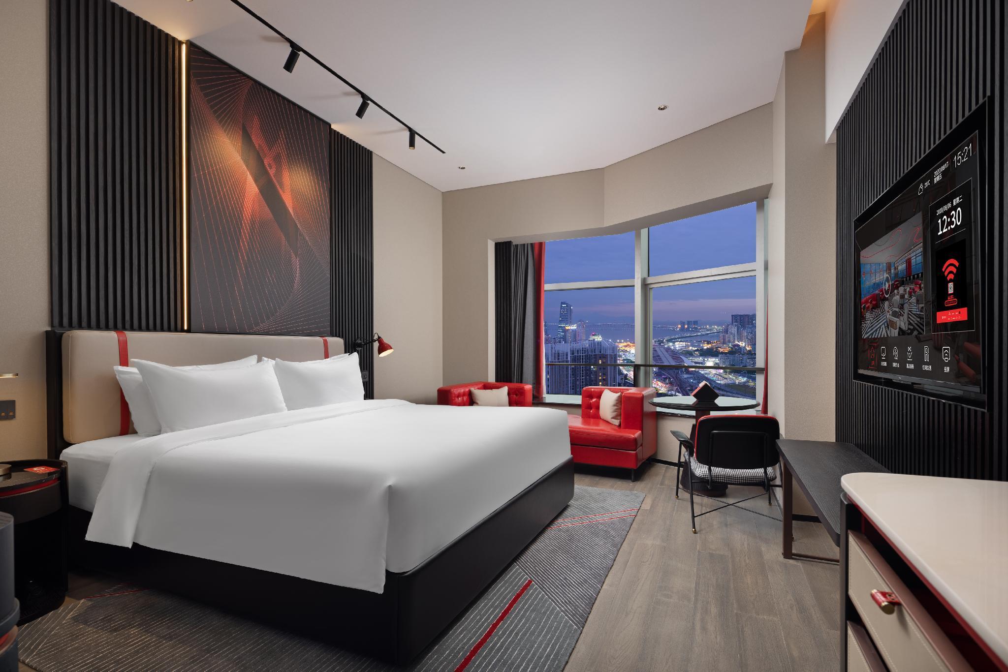 Bedroom 2, Radisson Red Zhuhai Gongbei Port, Zhuhai