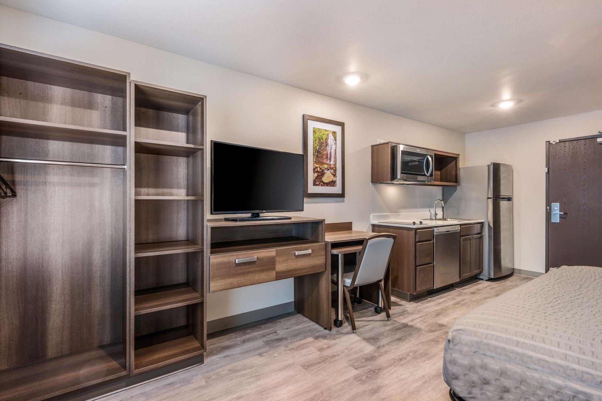 Woodspring Suites Linden