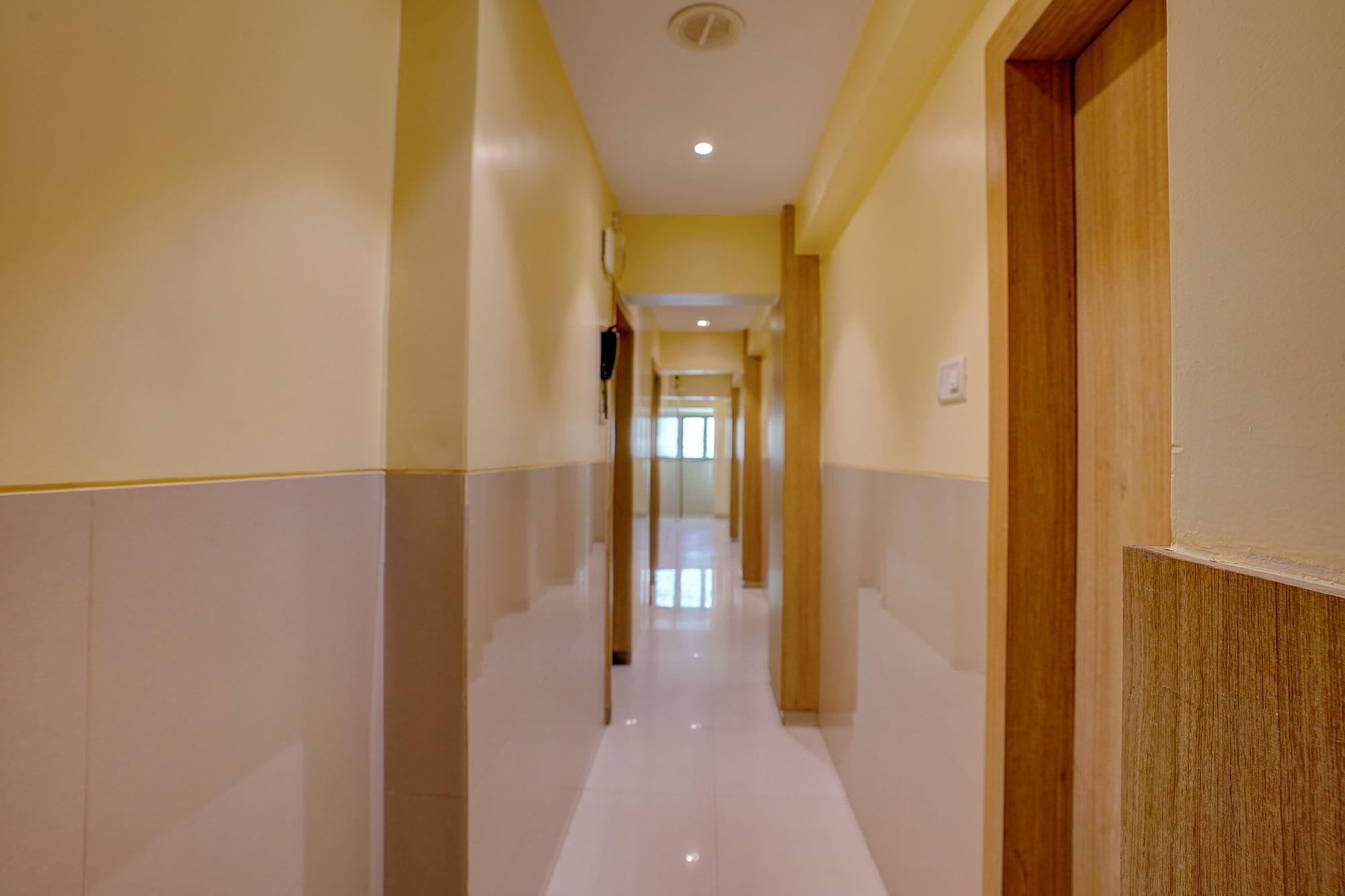 Fabhotel Starwood Residency