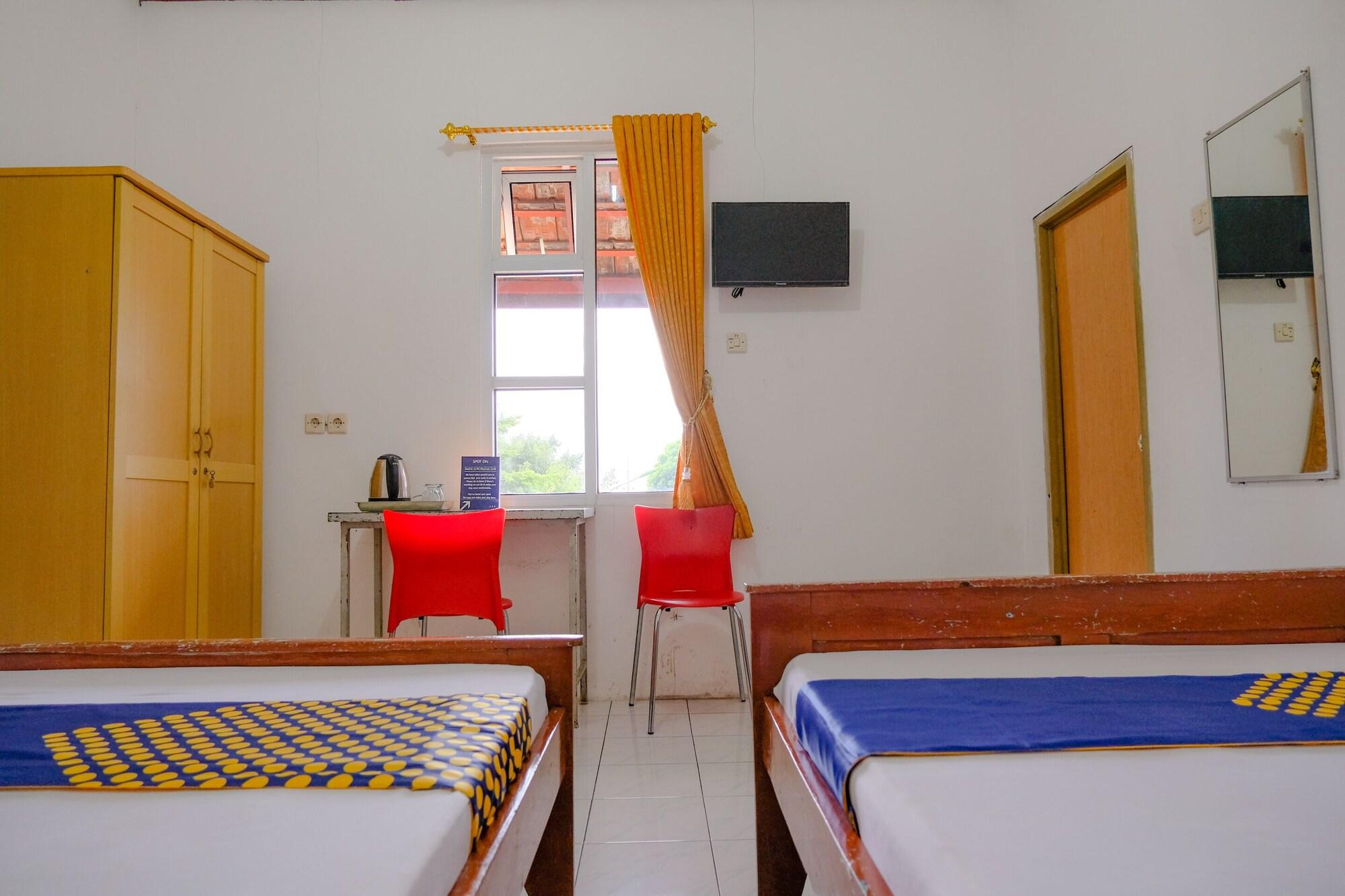 Room 5, Oyo Life 2638 Hotel Raya, Magetan