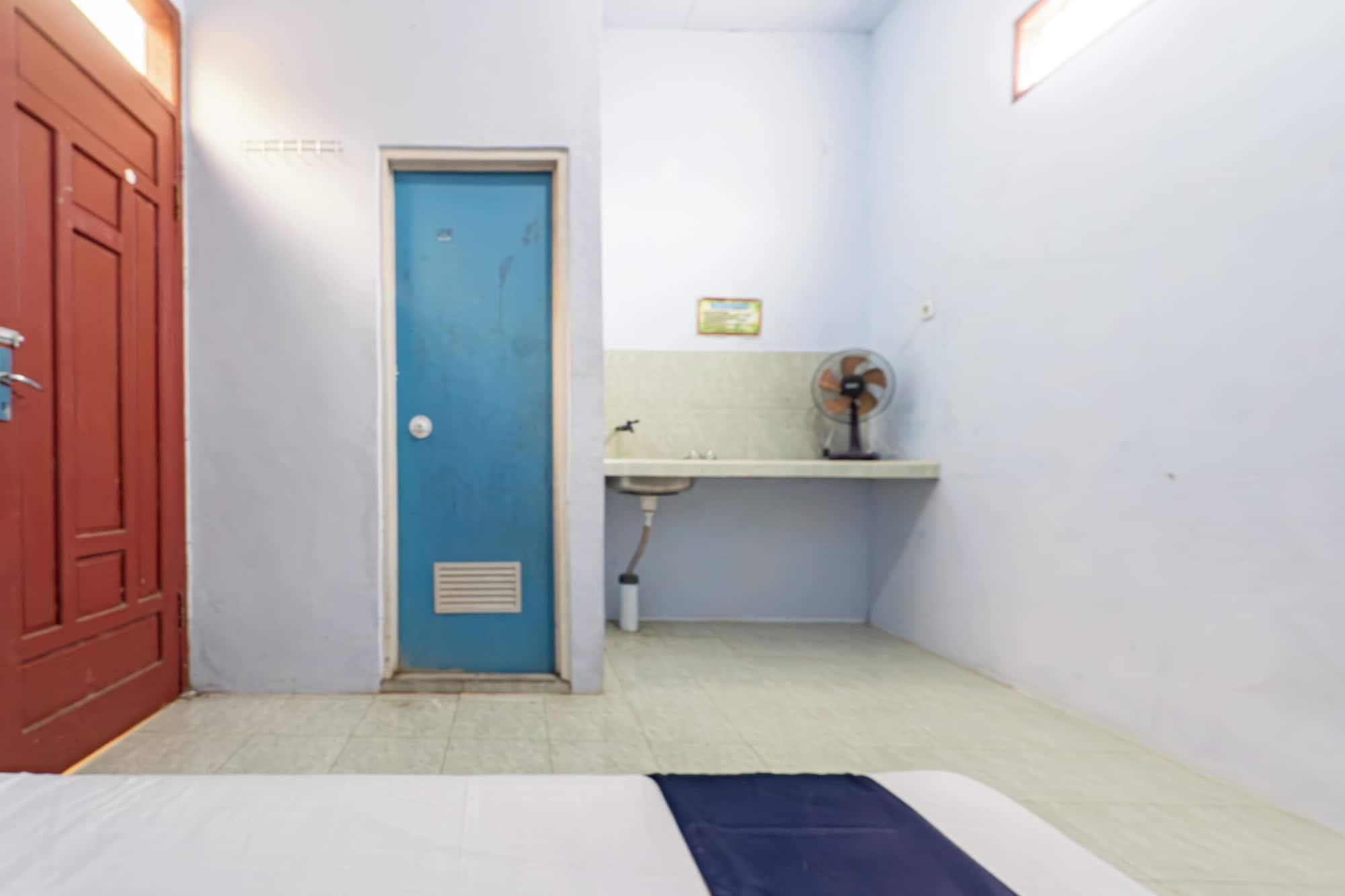 Spot On 93966 Dhiya Guest House Syariah