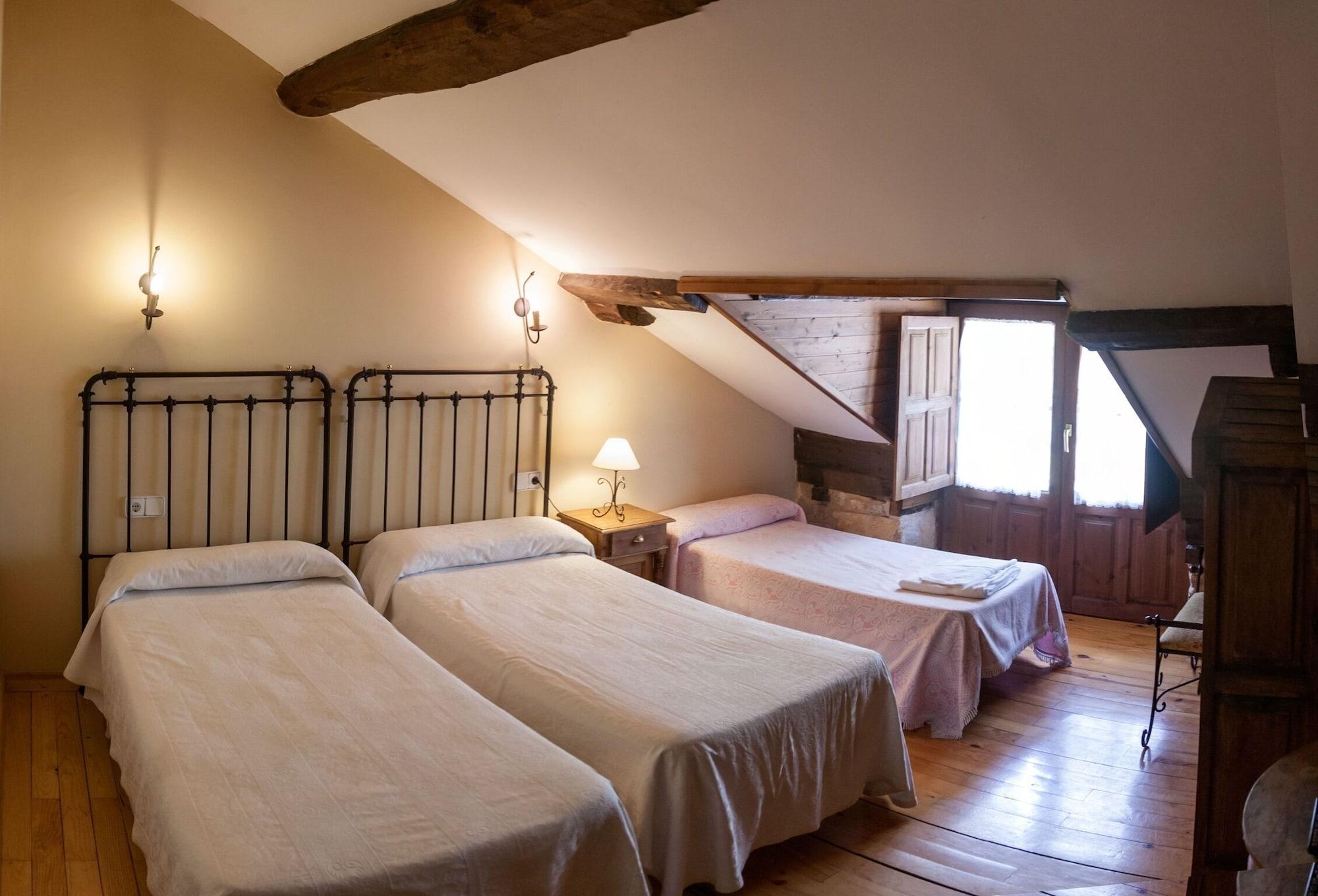 Room 2, Paraã­so Del Bierzo, León