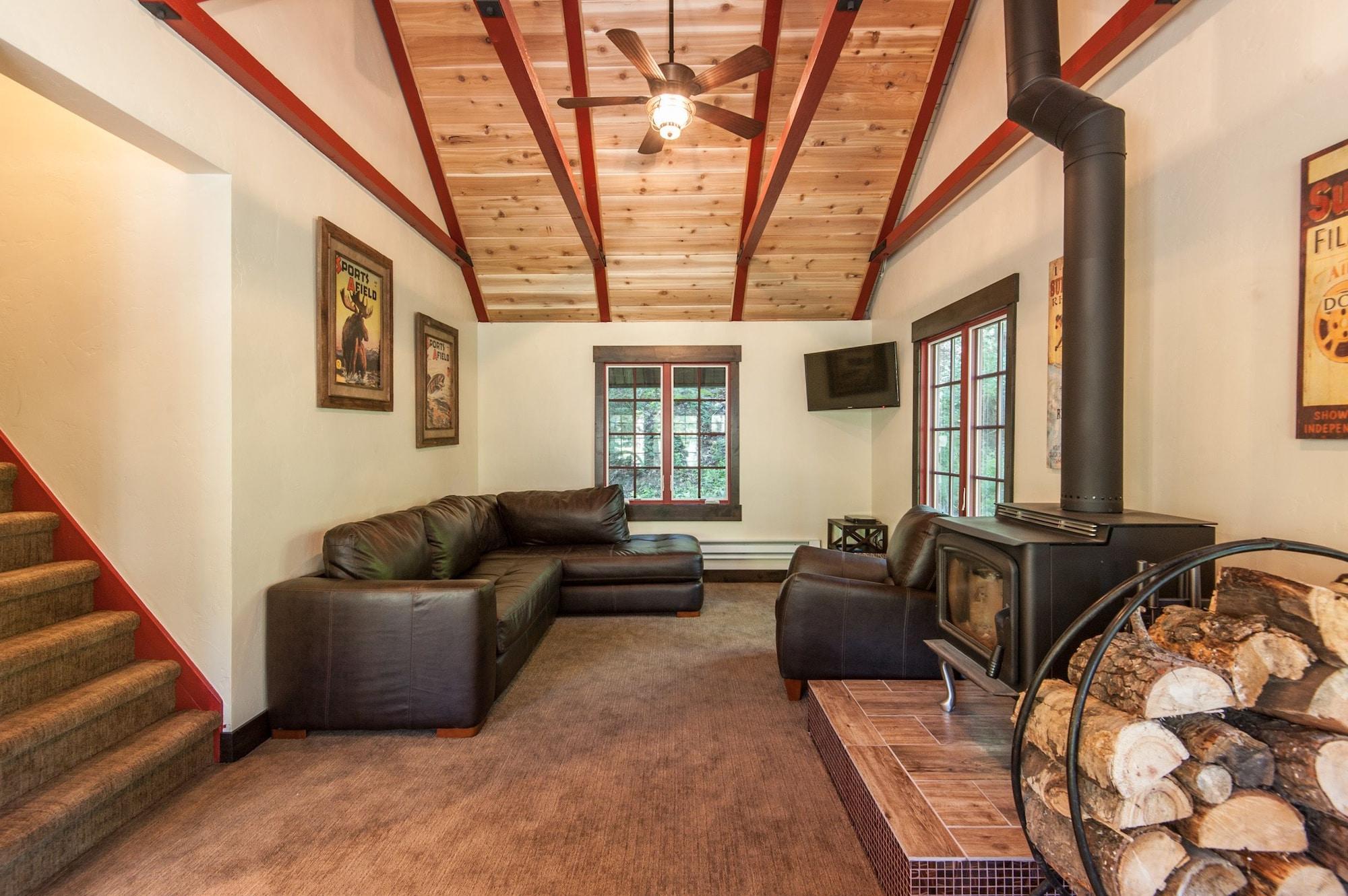 Lobby 4, Hideaway Above The Stream, Utah