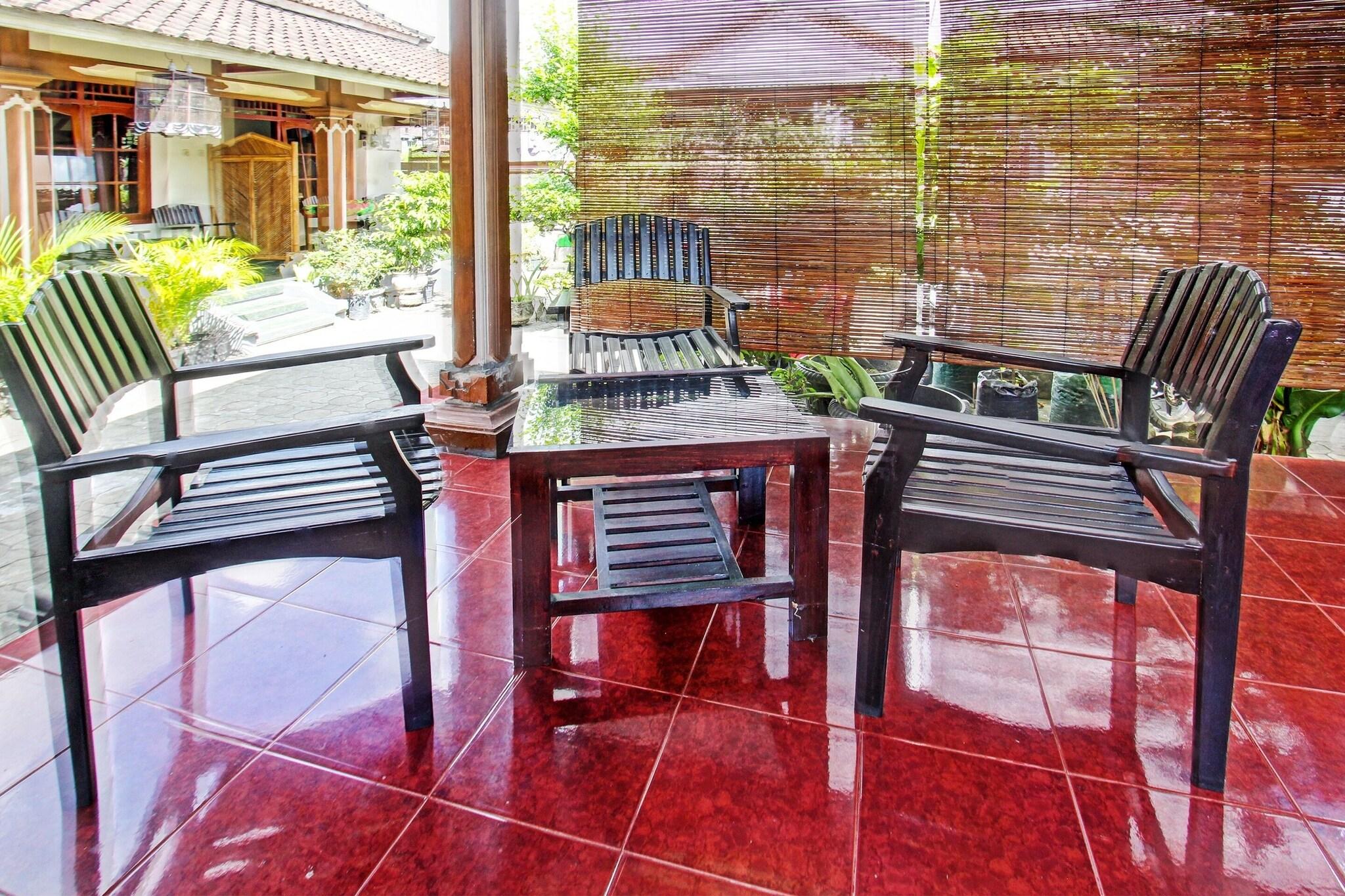 Hotel O Astri Homestay