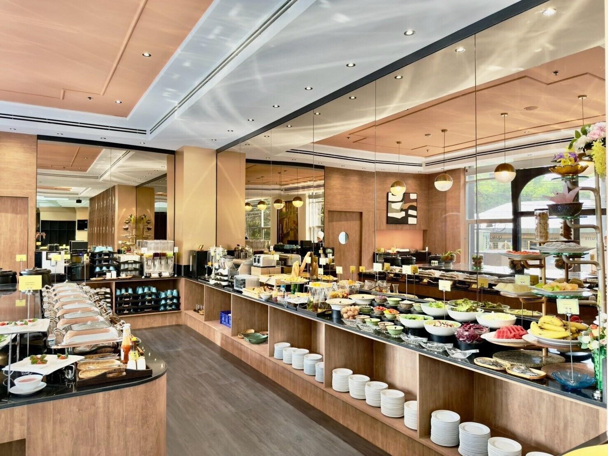 The Quarter Saphan Khwai By Uhg