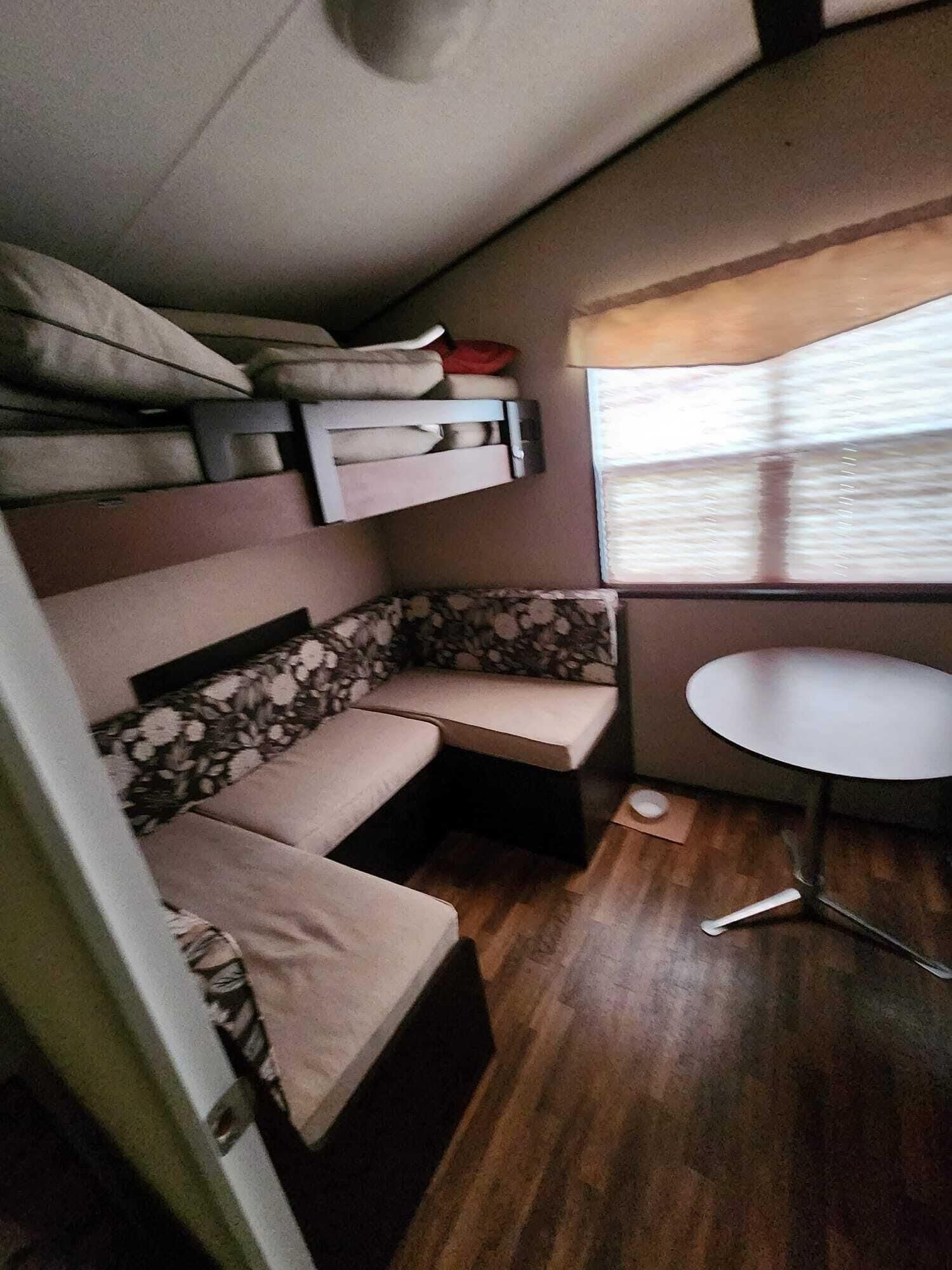 Room 3, Falcon Cottages, Niagara