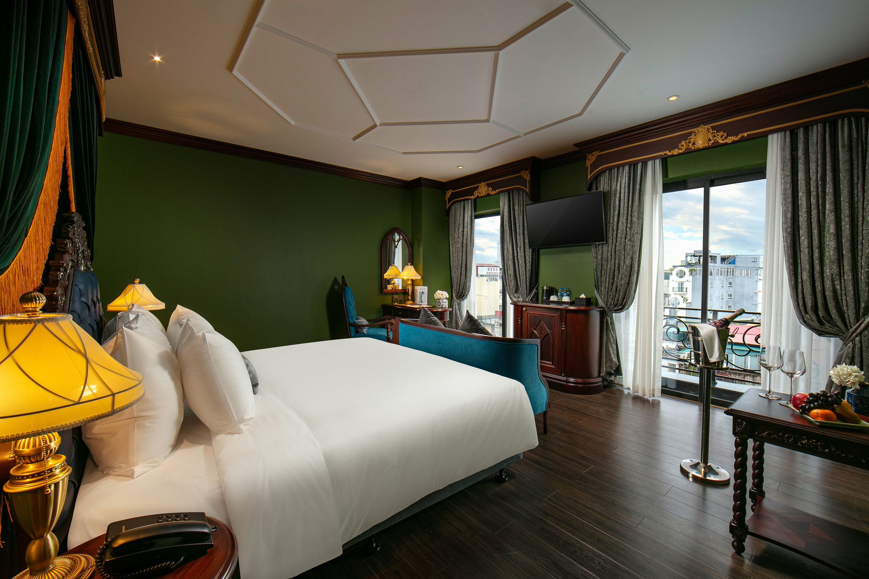 Room, executive, city view