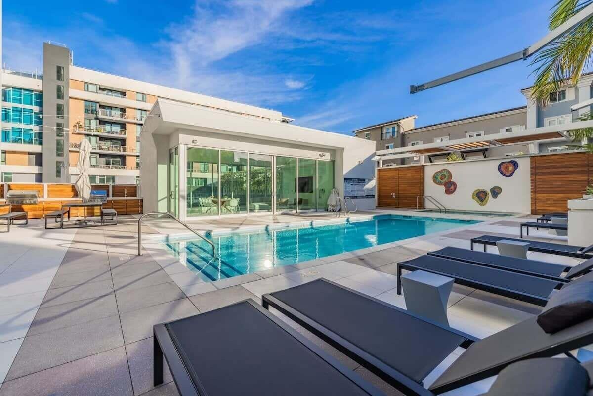 Marbella Lane Luxury Beachside 2br