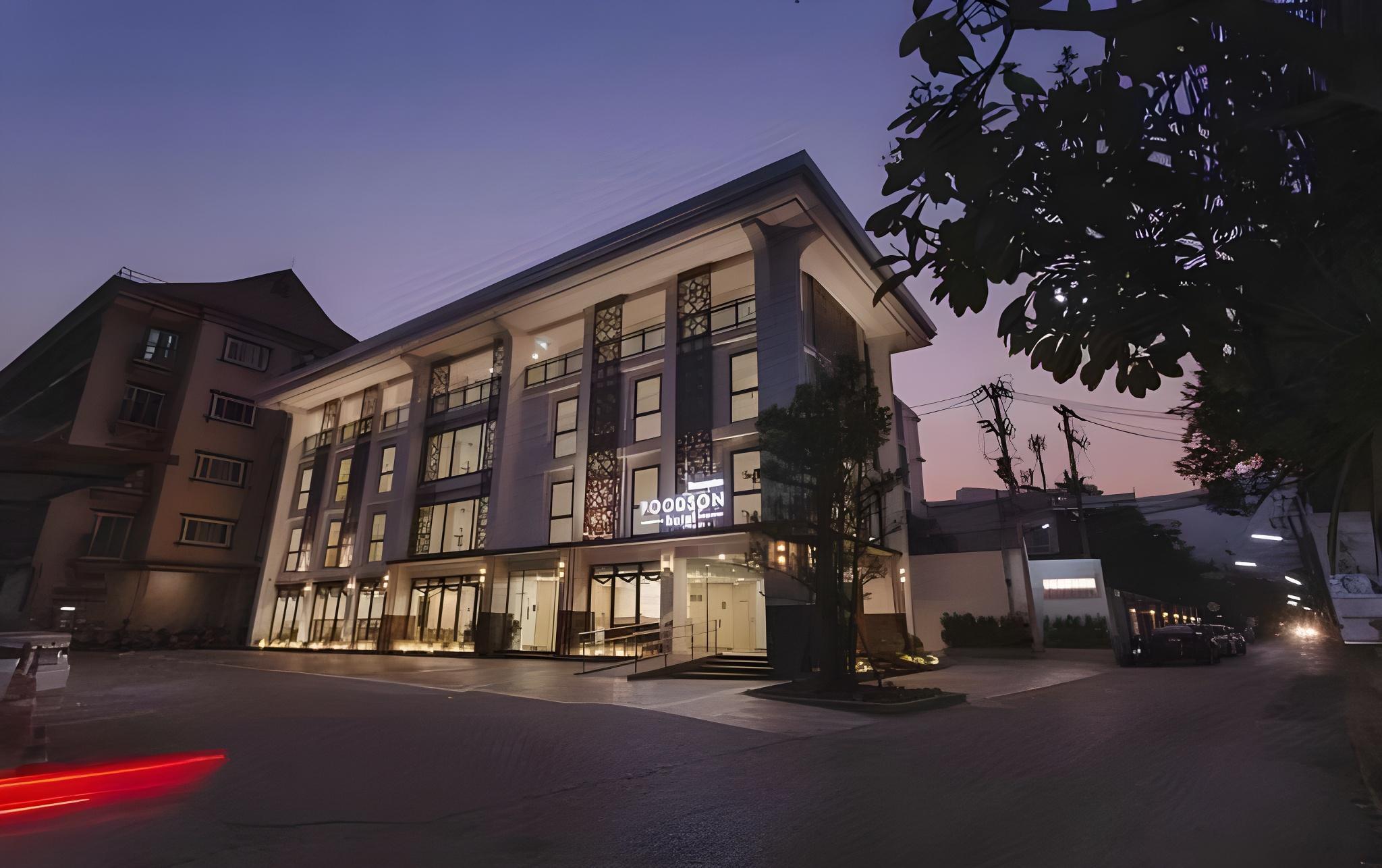 Exterior & Views