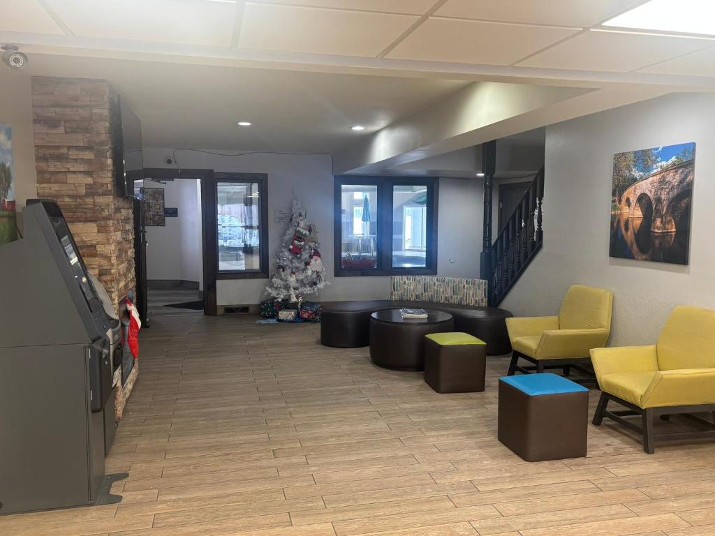 Red Roof Inn Suites Tomah