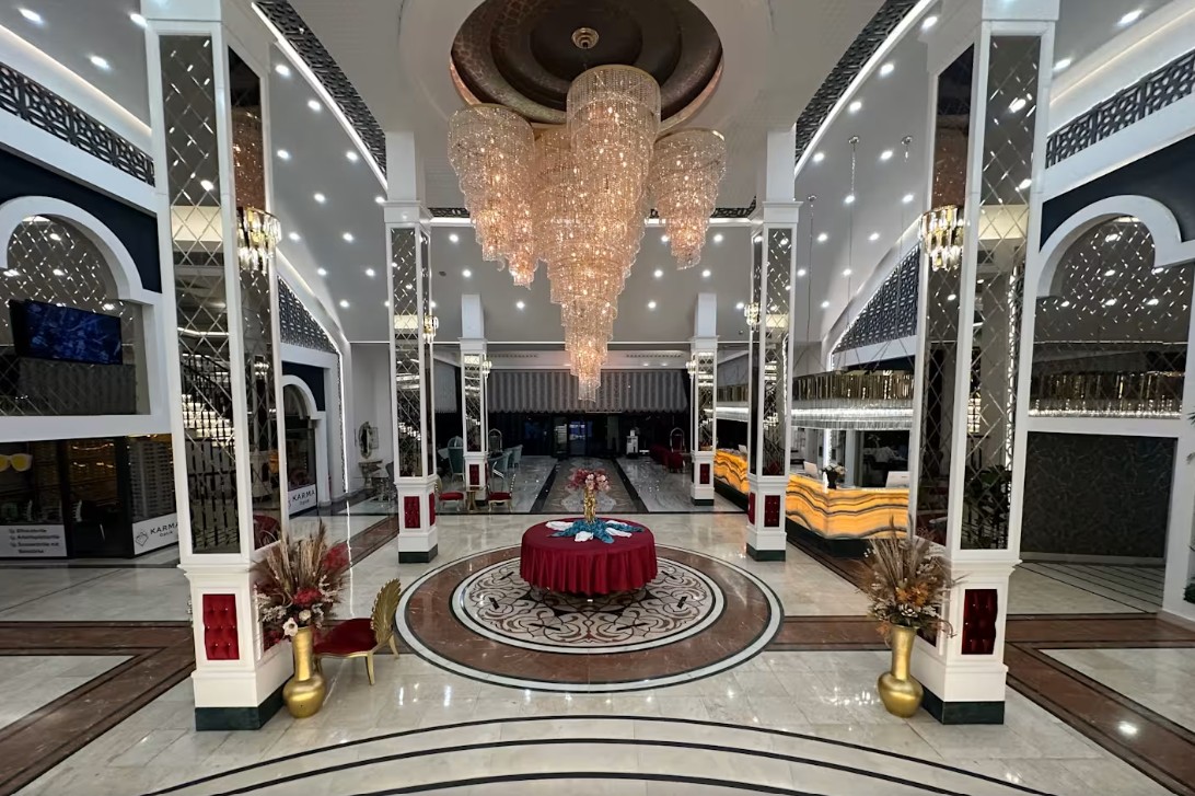 Dream World Palace Hotel