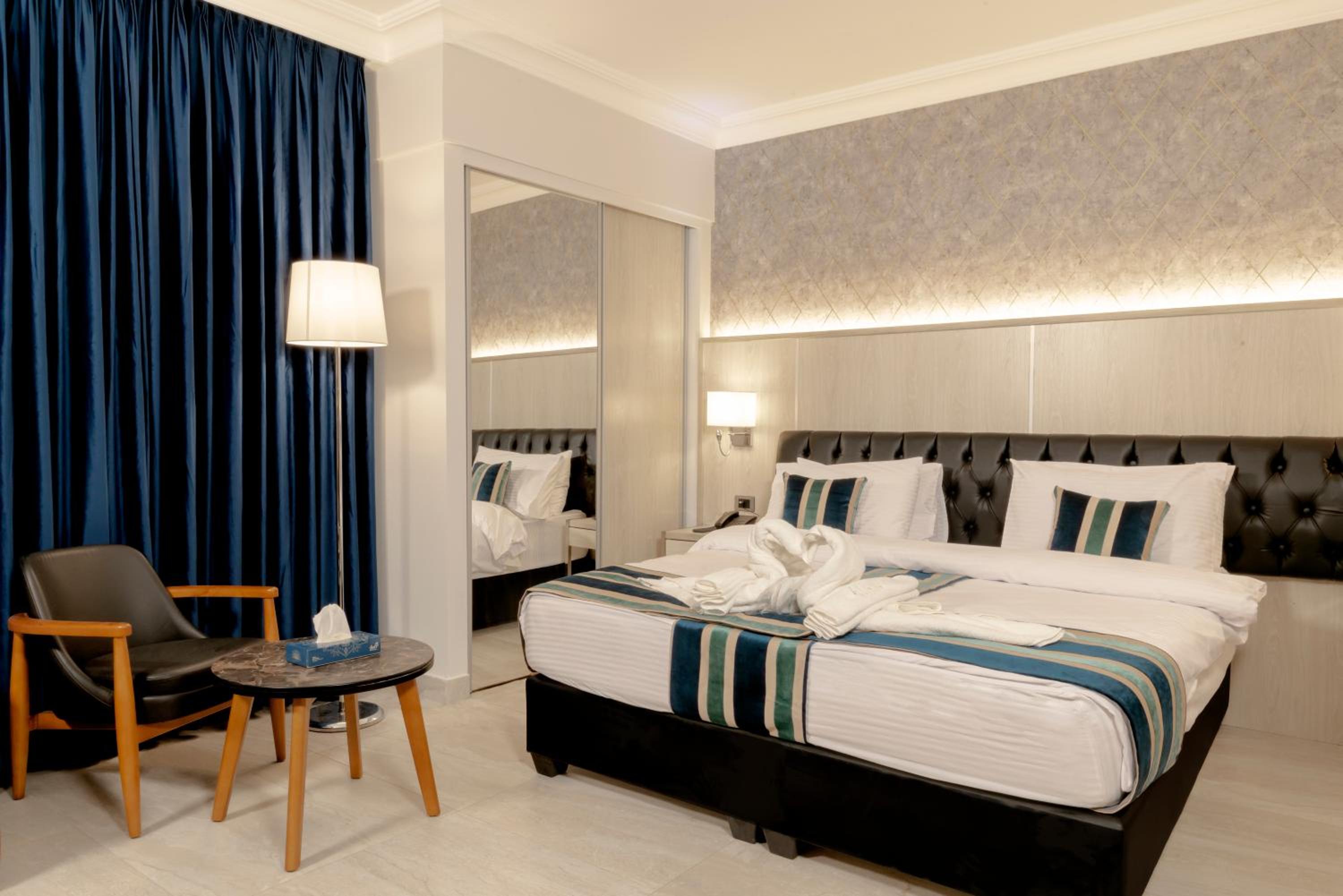 Nishan Hotel