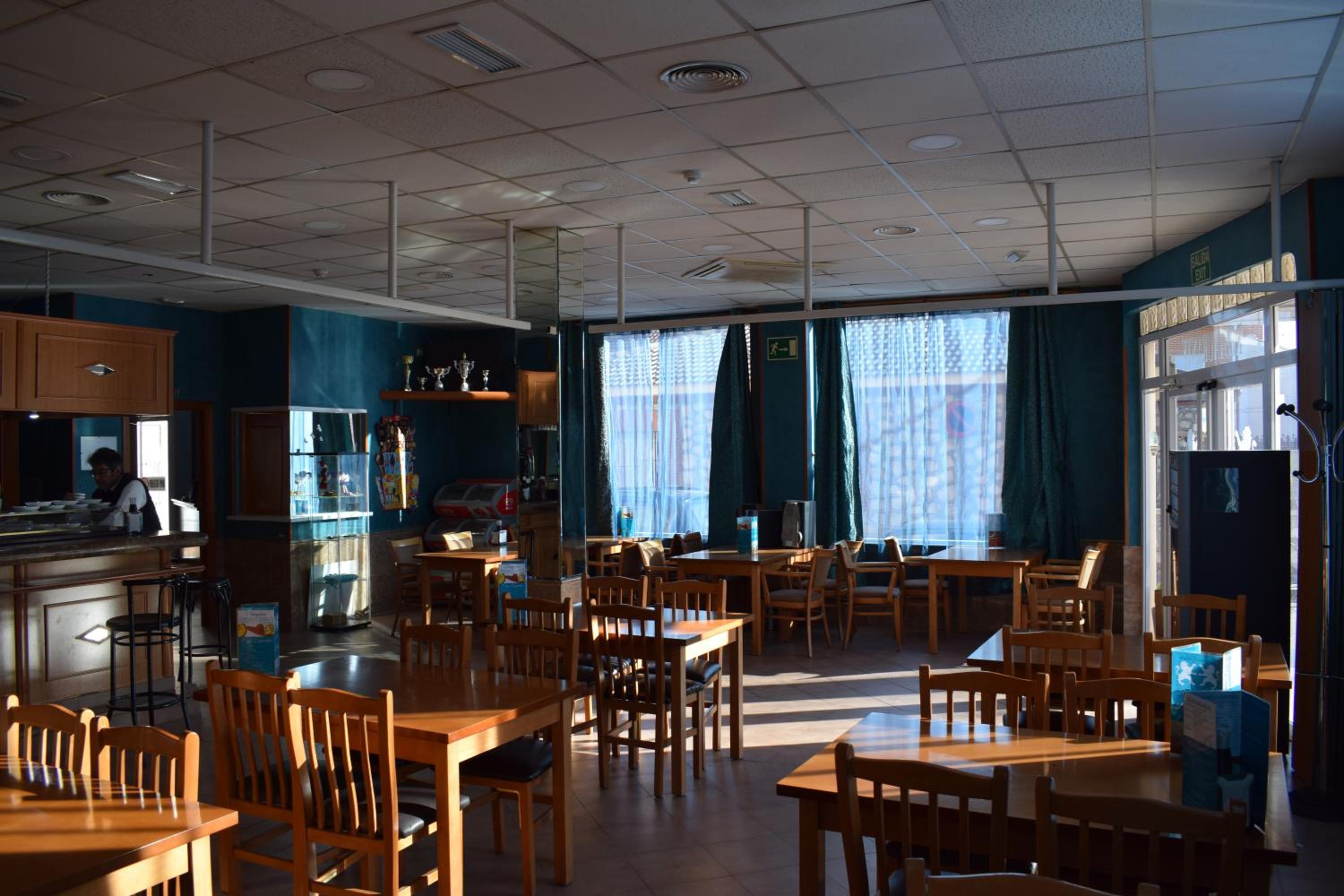 Hotel Los Leones El Mas Cercano A Warner