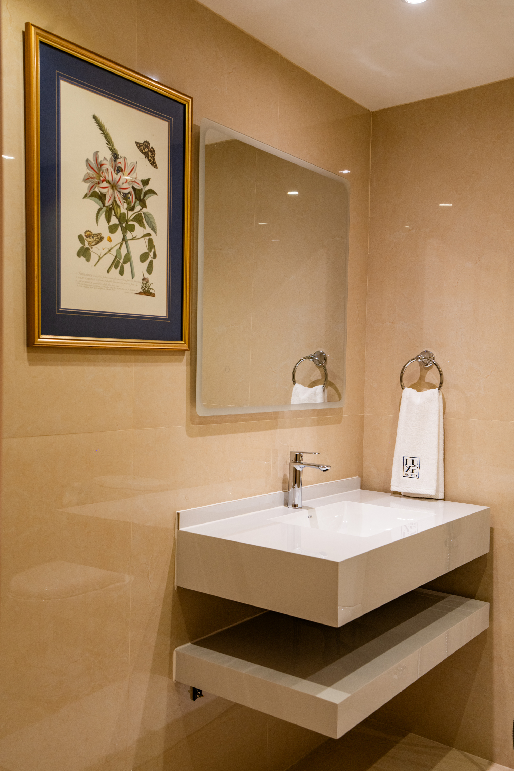 Luxe Avenue Hotel