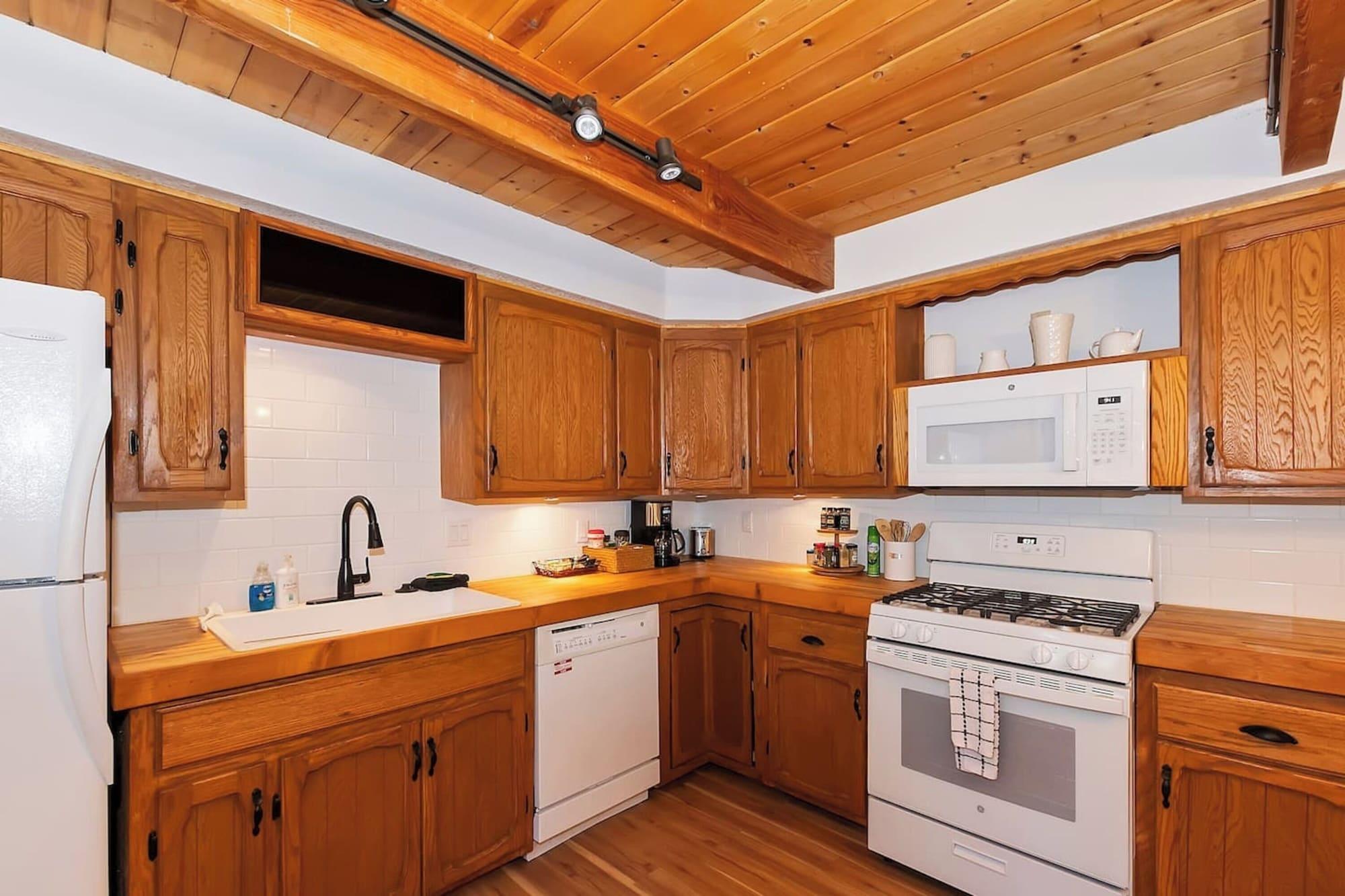 Summit Happy Mountain Cabin