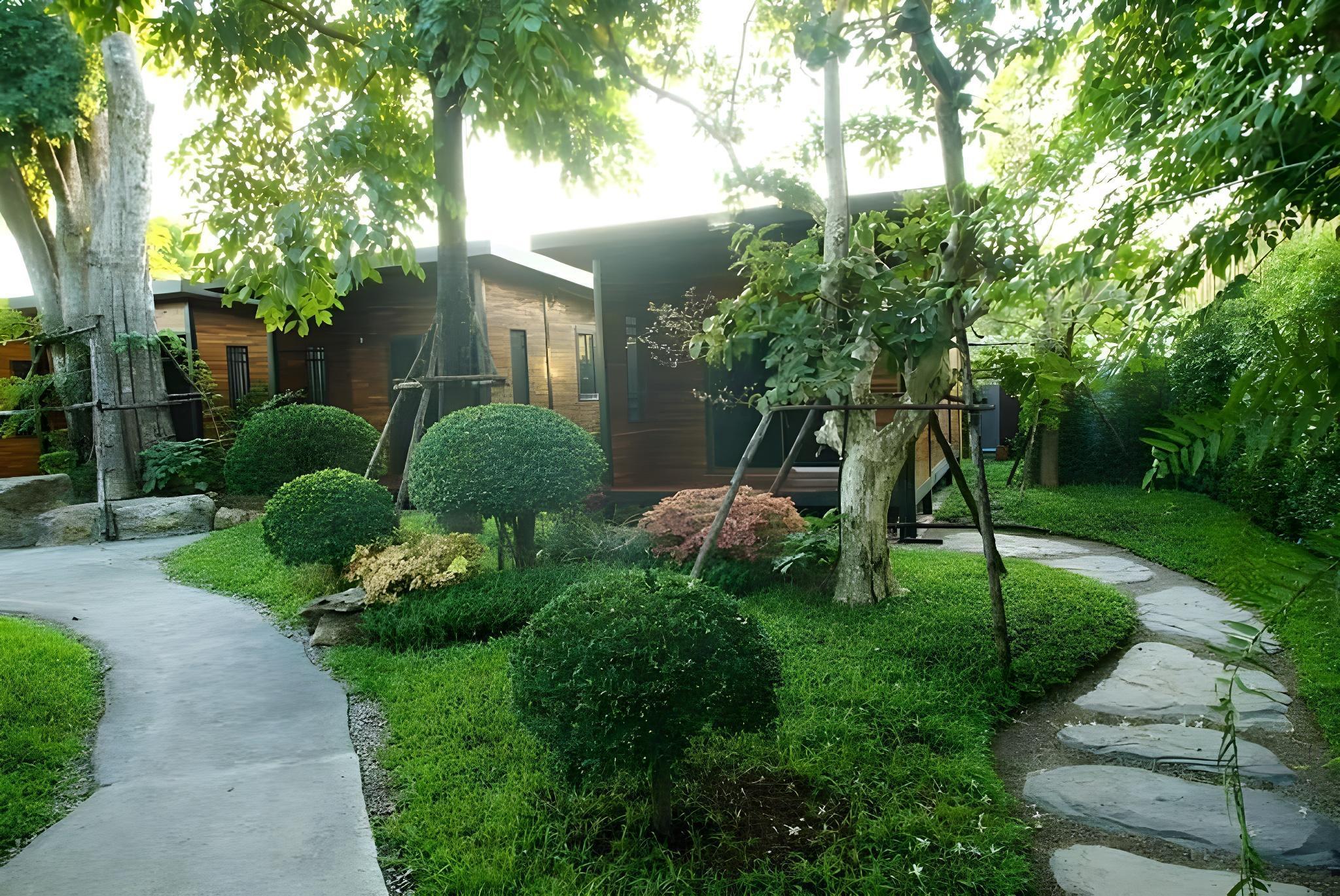 Exterior & Views