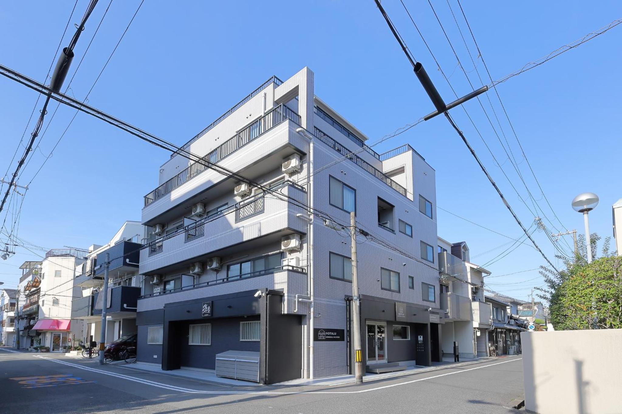 Exterior & Views