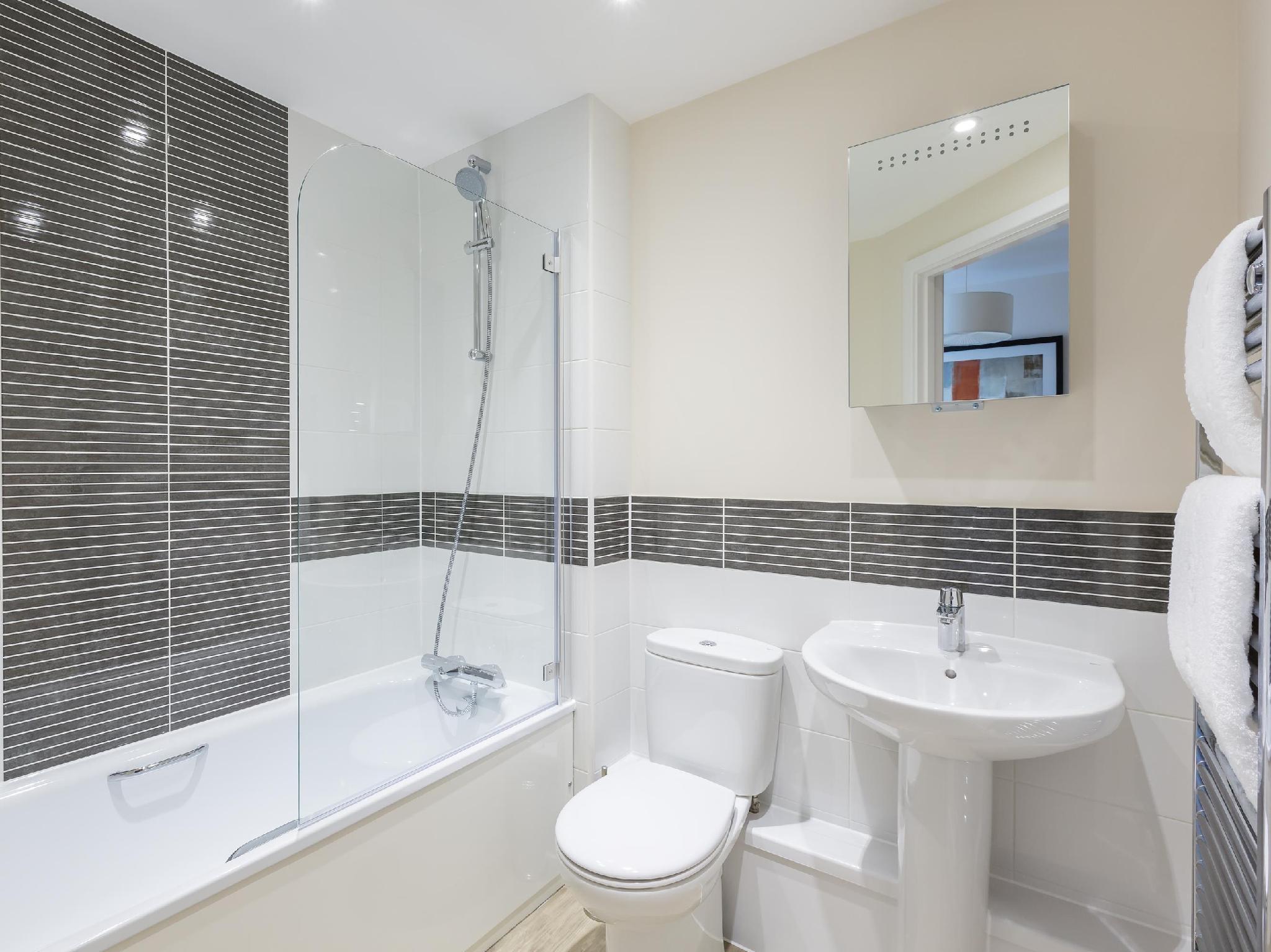 Bedroom 4, Hof Apartments Central Gate - Newbury , West Berkshire