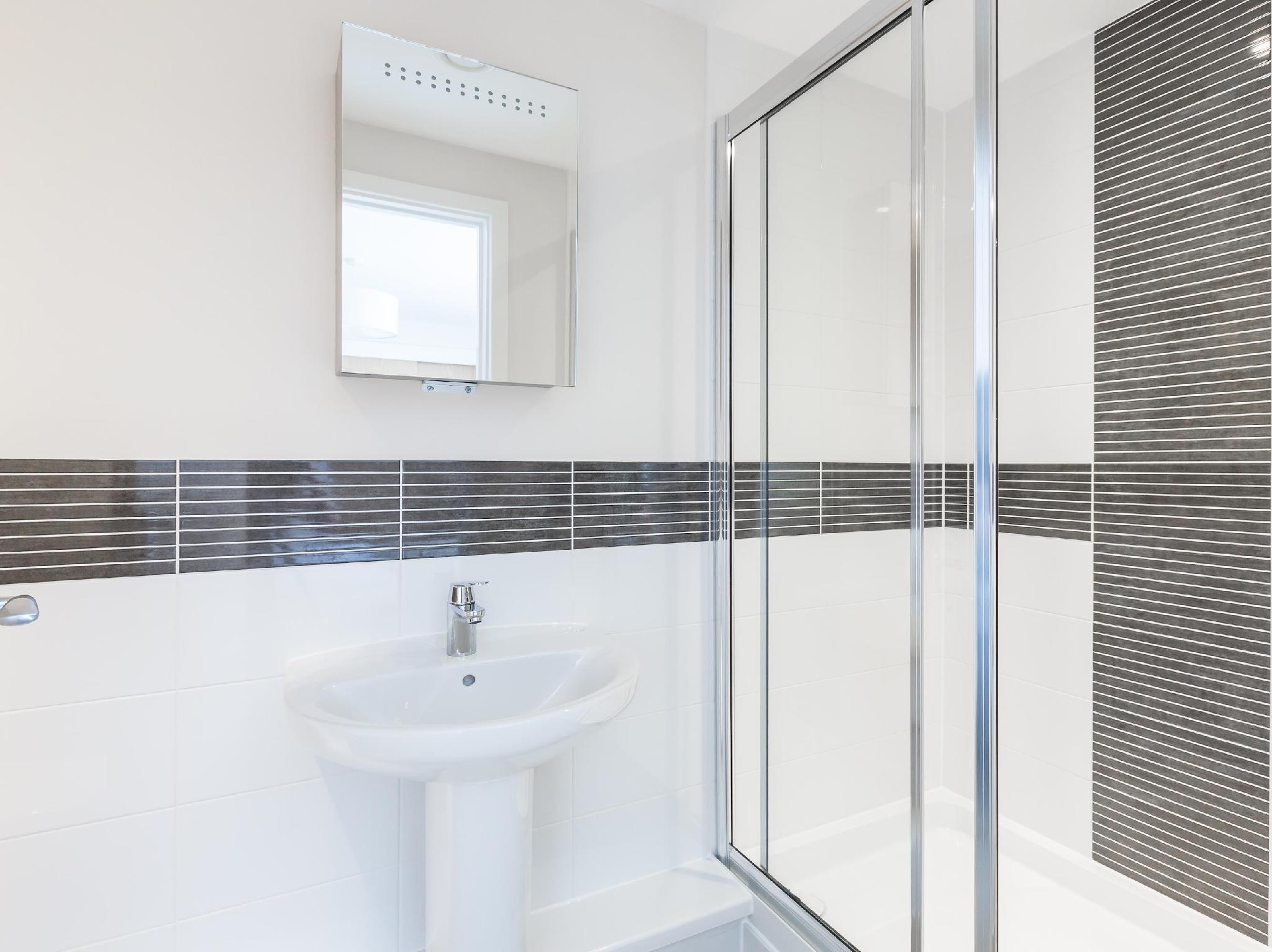 Bedroom 2, Hof Apartments Central Gate - Newbury , West Berkshire