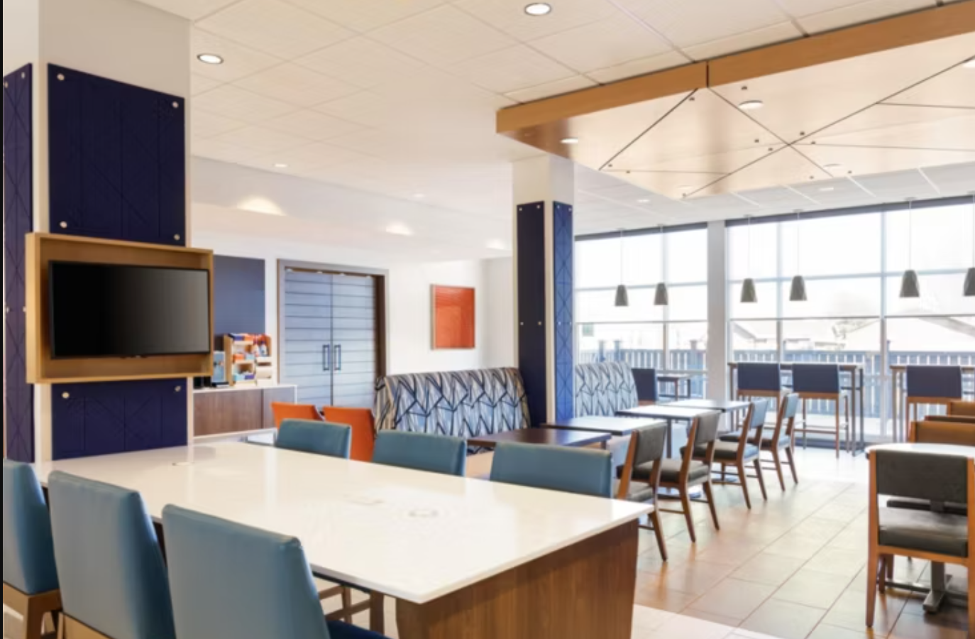 Holiday Inn Express & Suites Chicago West Oak Park