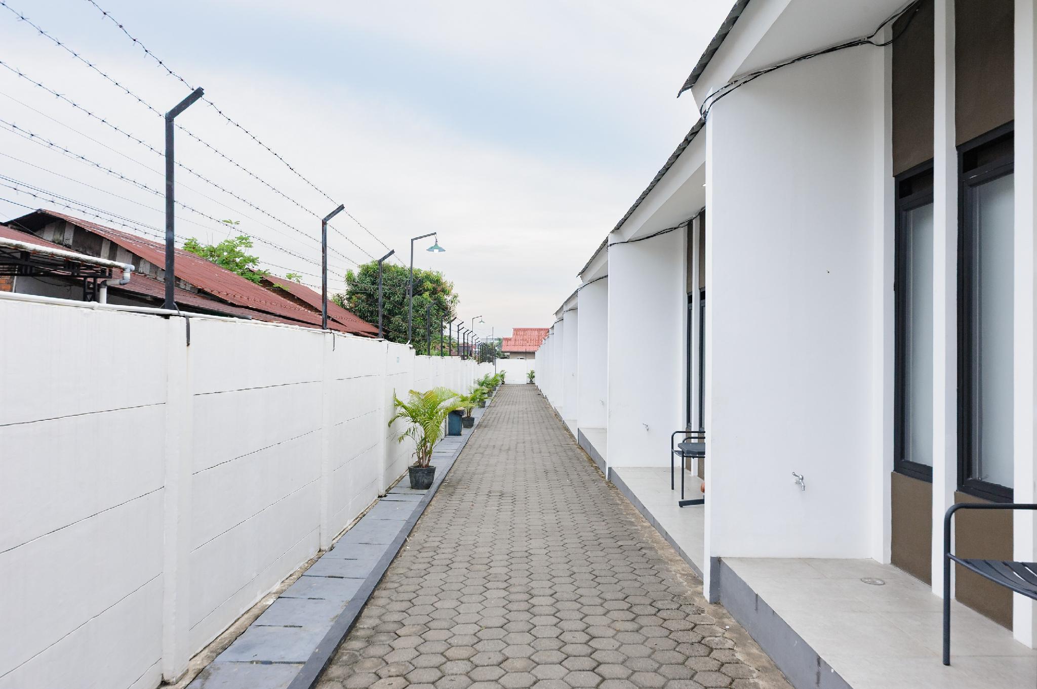 Exterior & Views 2, Urbanview Hotel Pesona Guest House Jambi, Jambi