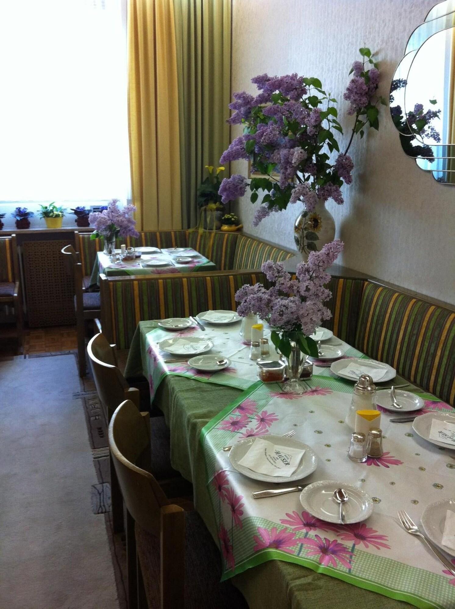 Hotel Hauser an der Universität by null