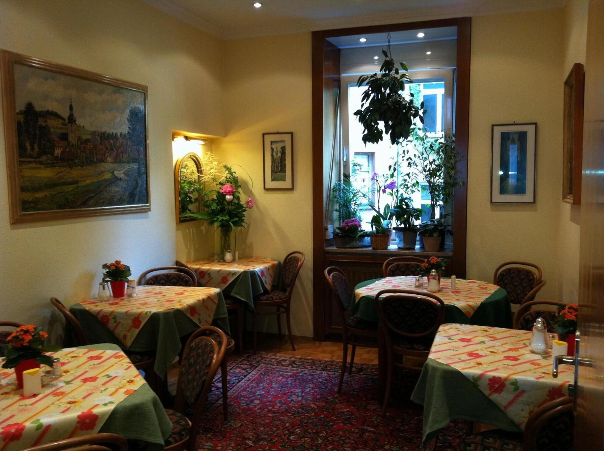 Hotel Hauser an der Universität by null