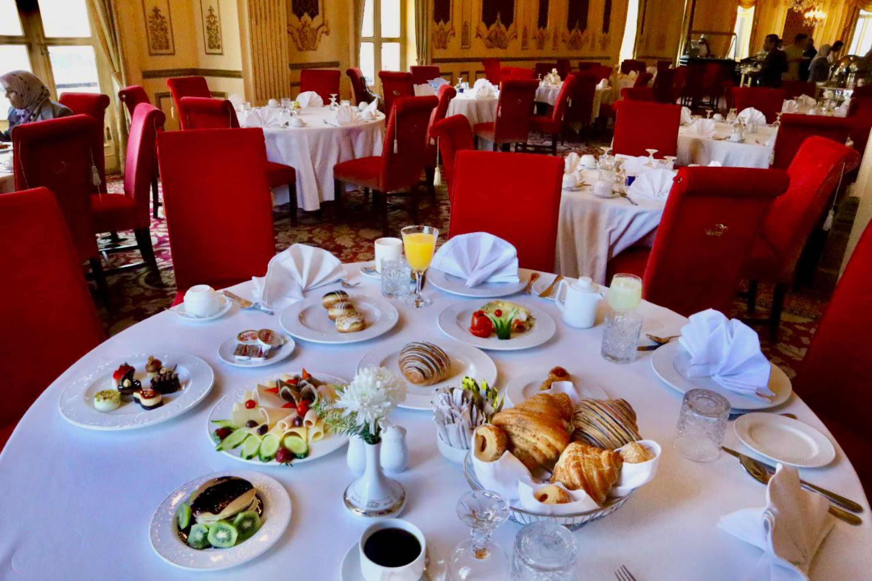 Paradise Inn - Le Metropole Hotel by null