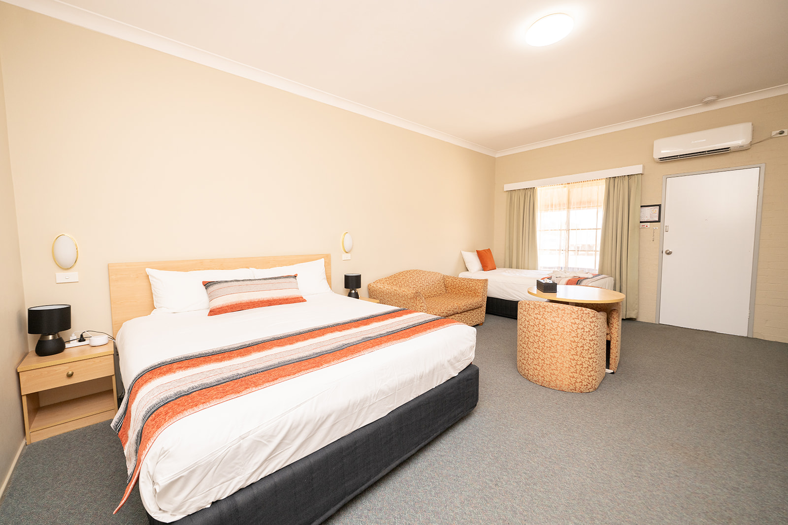 Room 4, Country Gardens Motor Inn, Cowra