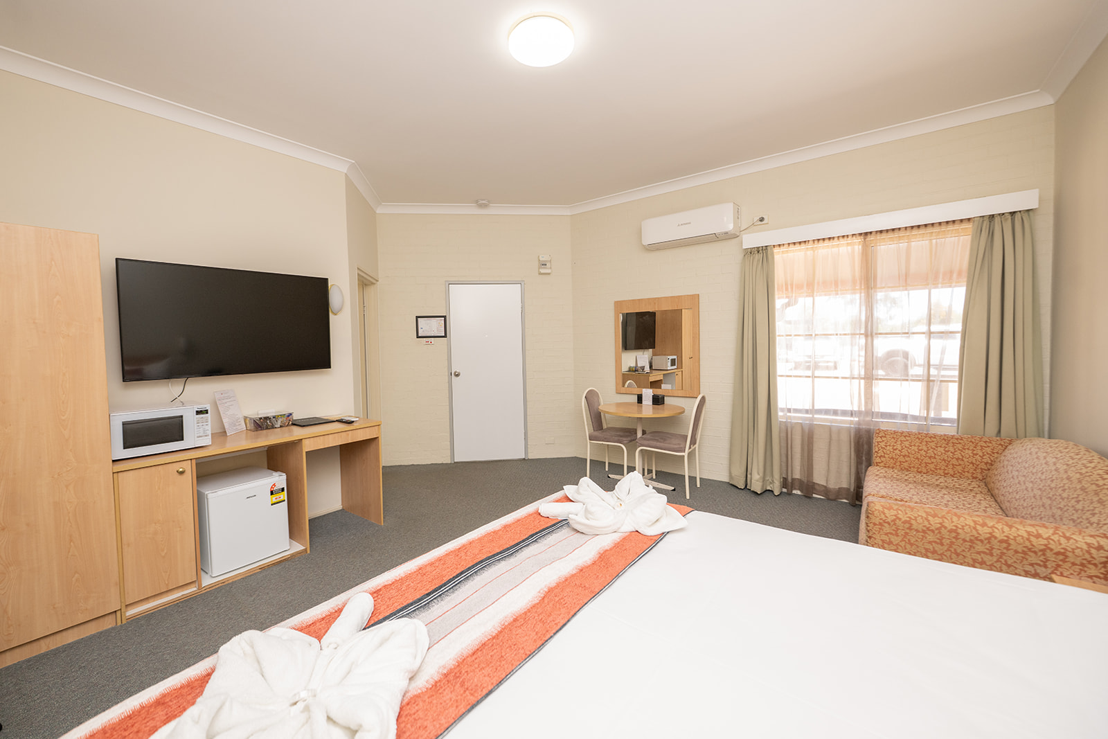 Room 3, Country Gardens Motor Inn, Cowra