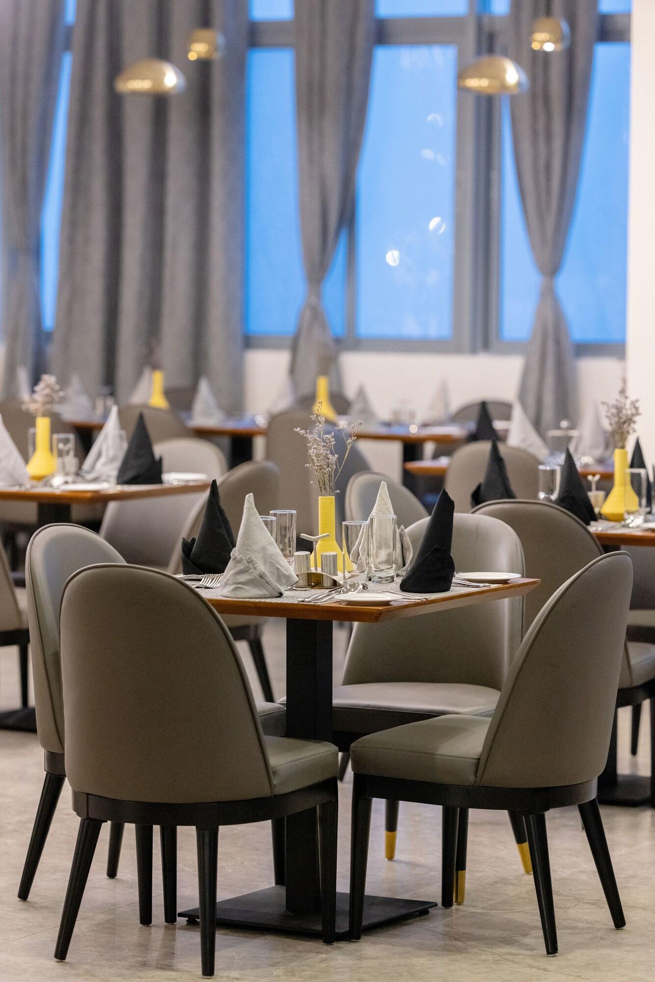 Alisa Hotel Tema