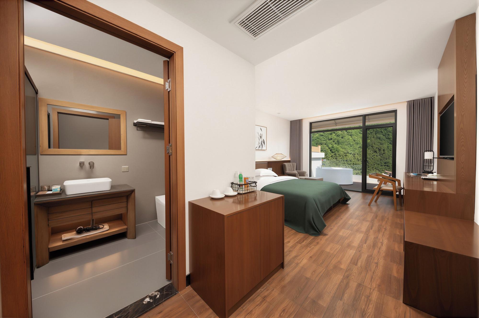 Room 2, Zhangjiajie National Park Nvue Resorts, Zhangjiajie