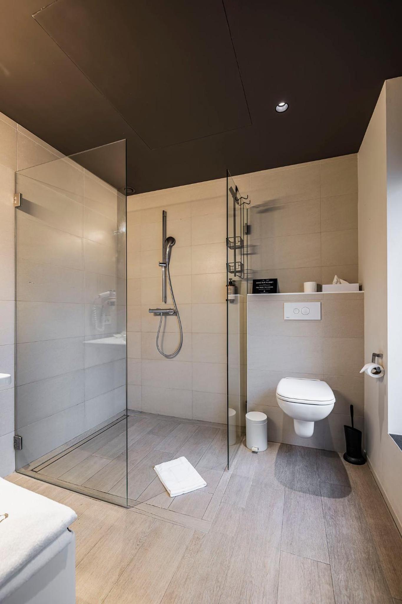 Square Hotel