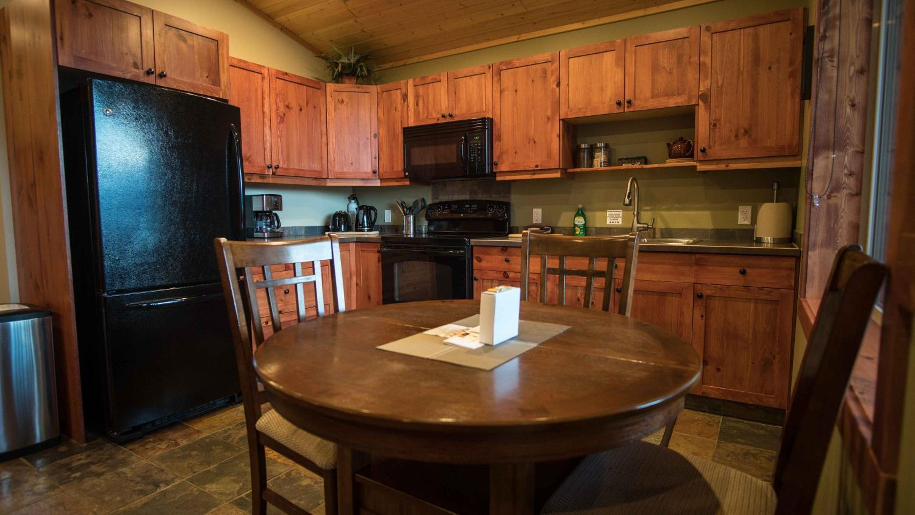 General view 2, Cedar House Restaurant & Chalets, Columbia-Shuswap