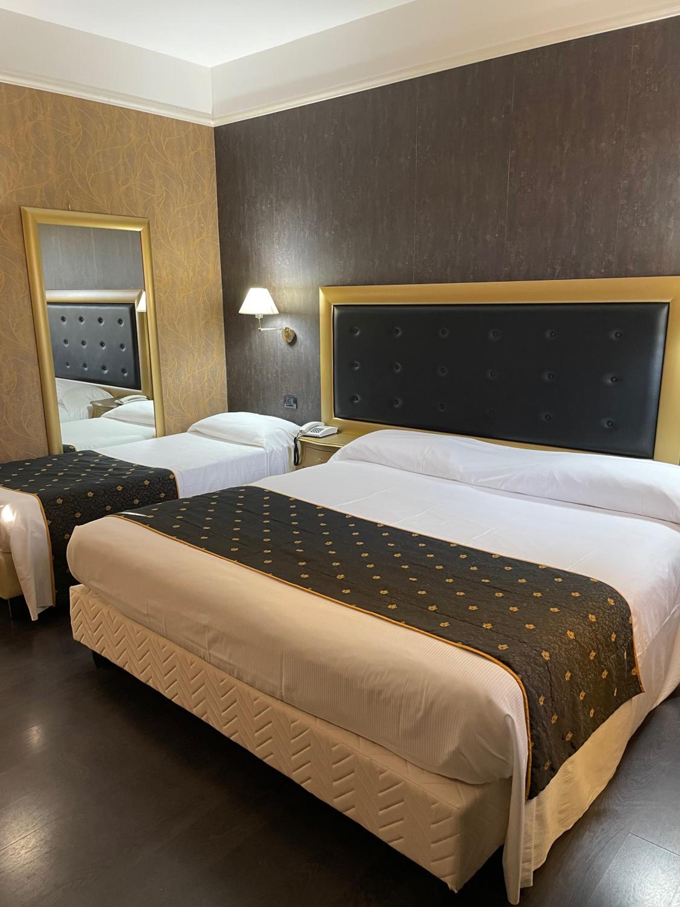 Hotel - Motel Flower