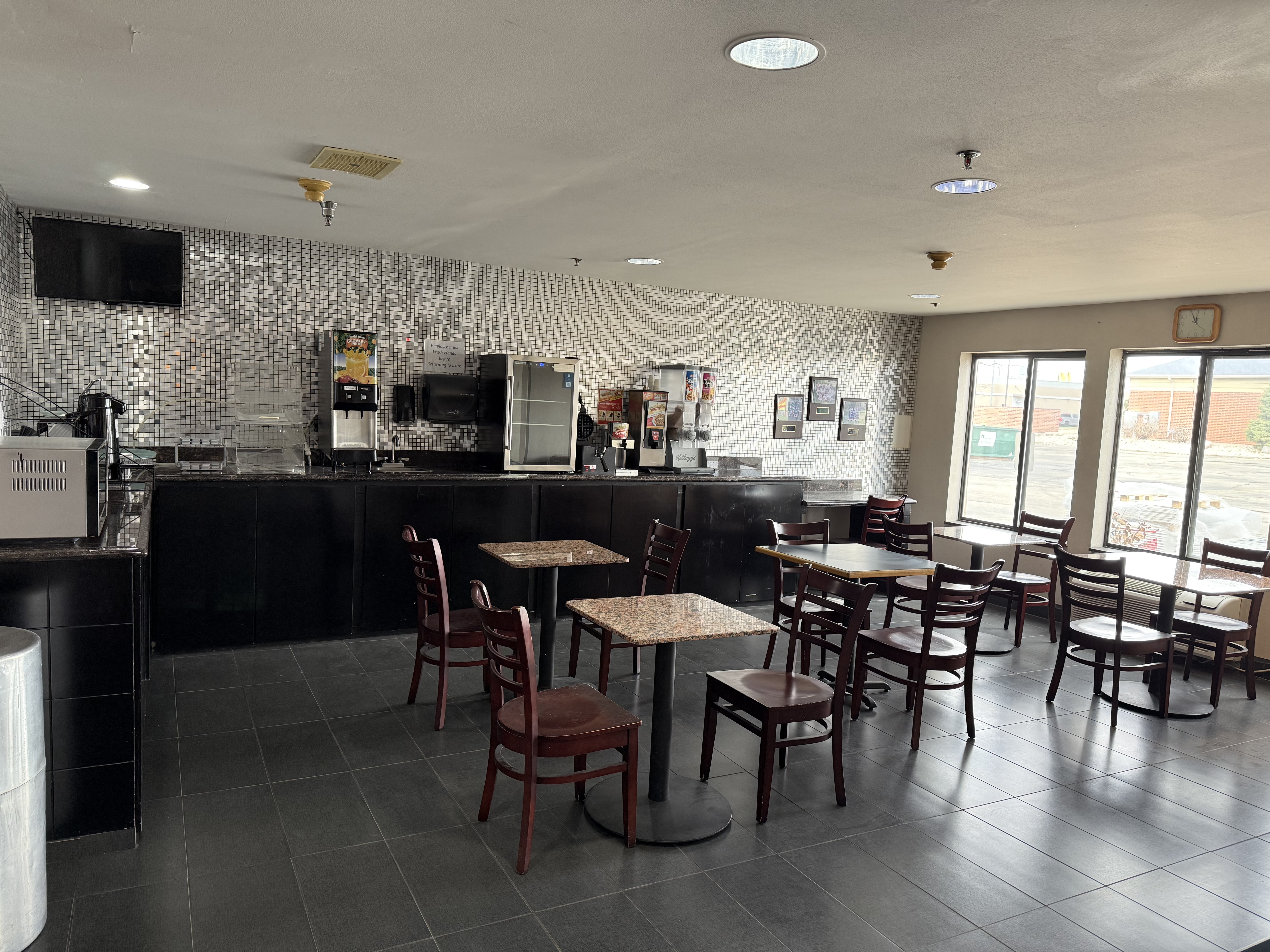 Delavaninn And Suites