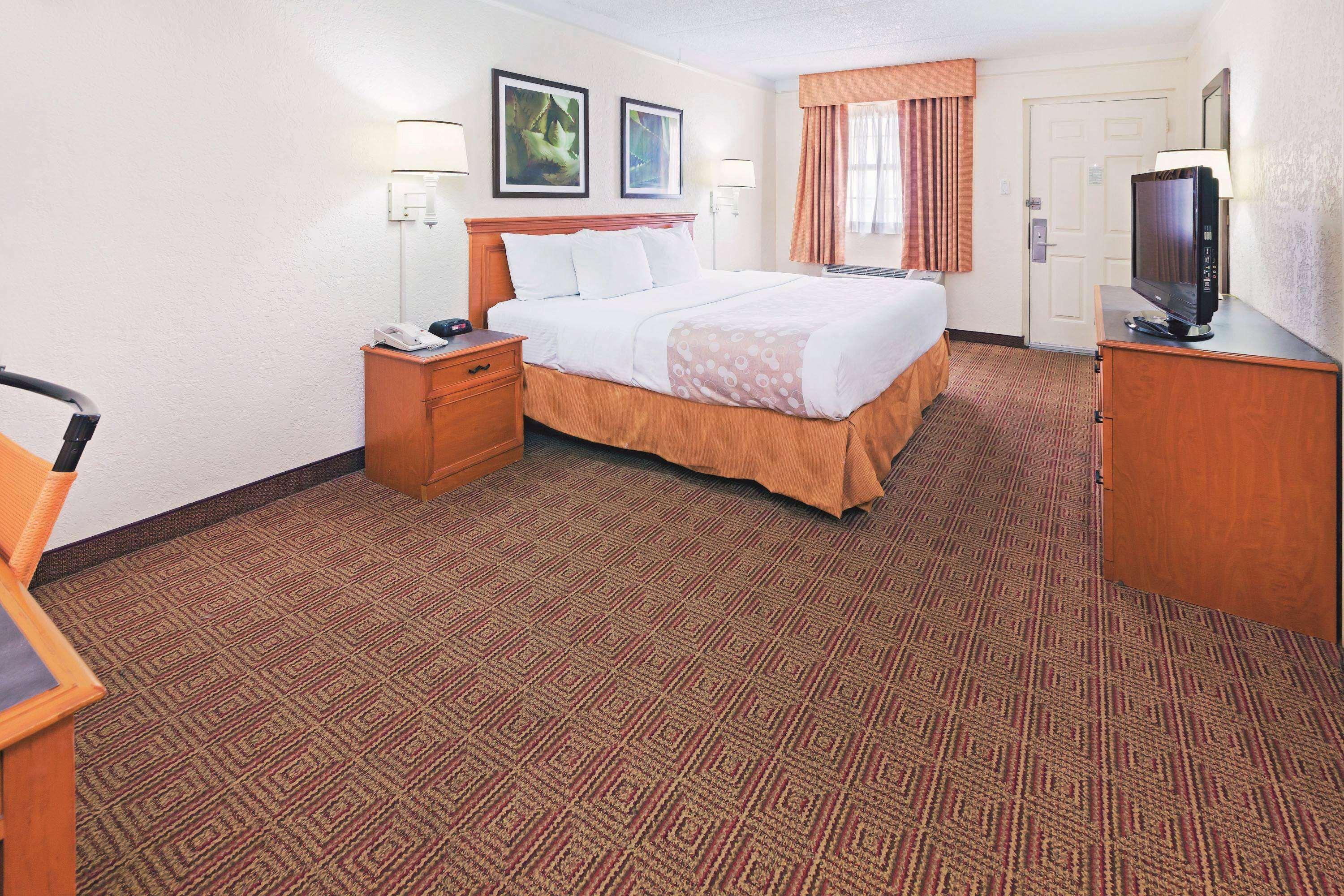 Super 8 San Antonio Near SeaWorld Ingram Park