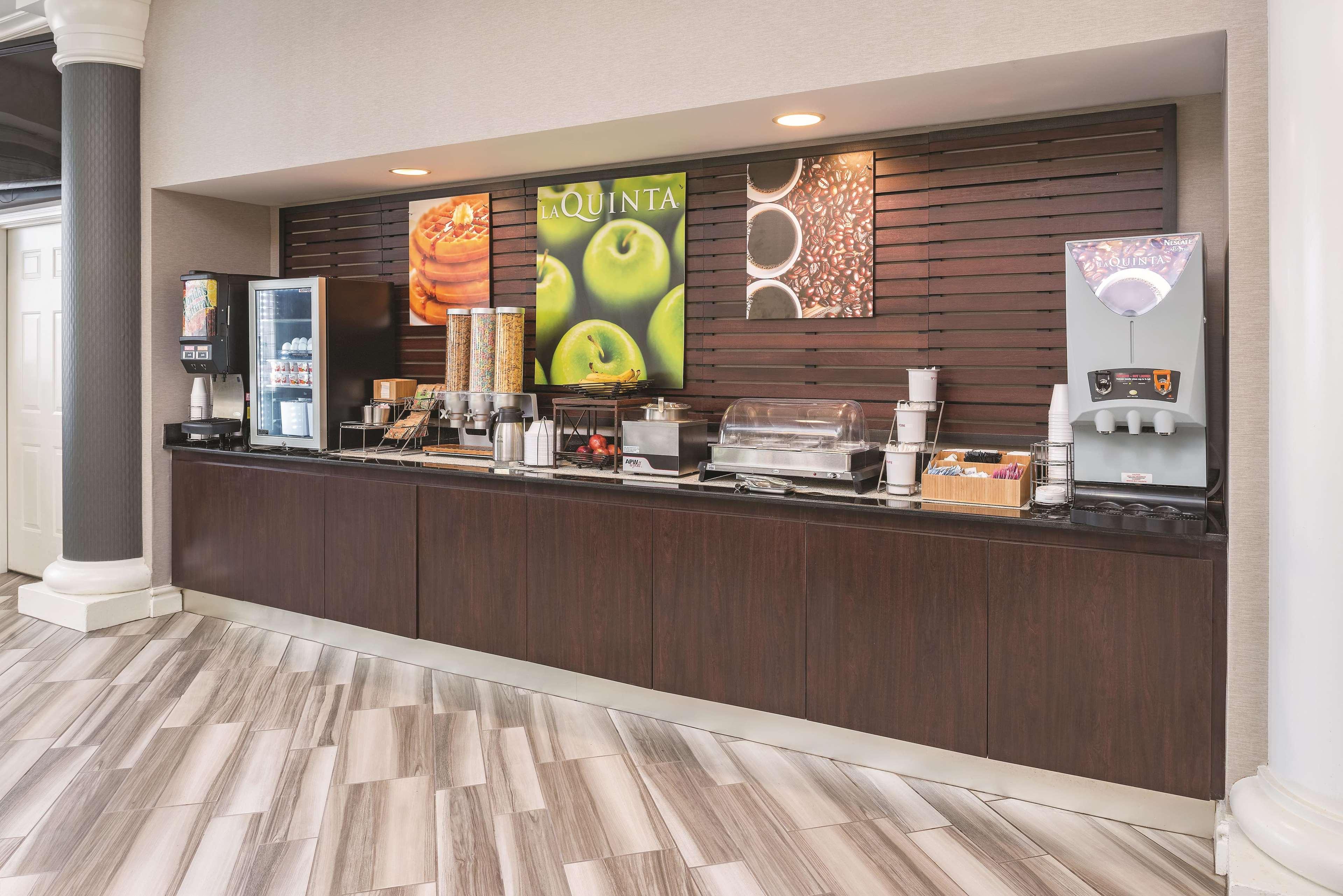 La Quinta Inn & Suites St Louis / Westport