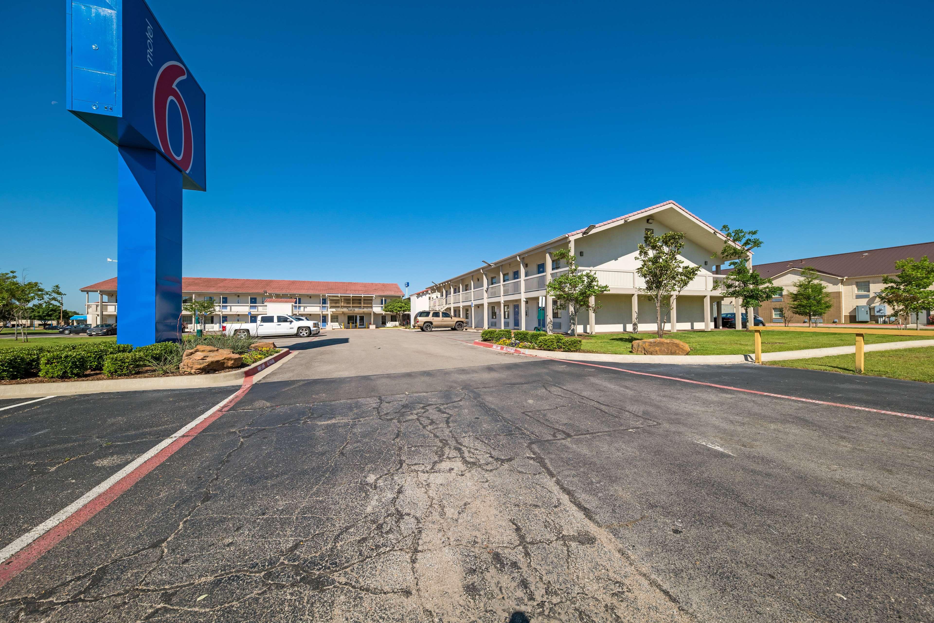 Motel 6 Dallas, Tx - Farmers Branch