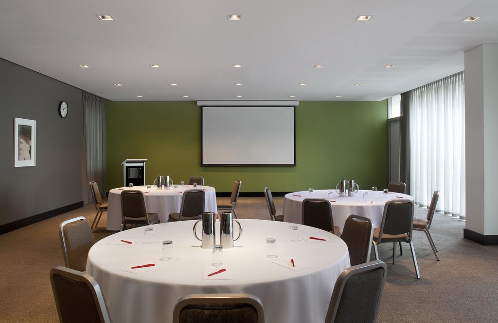 Adina Apartment Hotel Perth by null