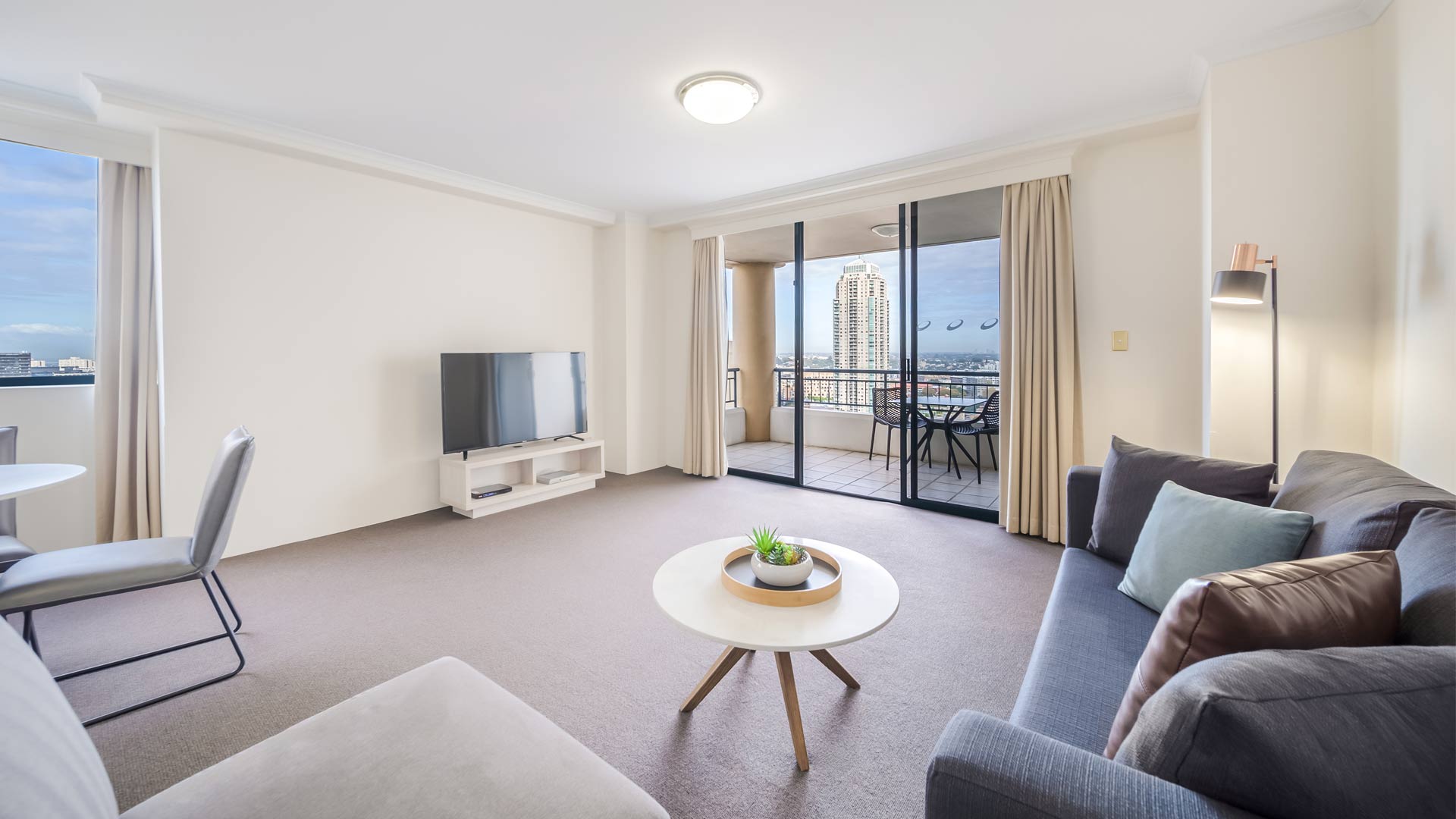 Oaks Sydney Castlereagh Suites
