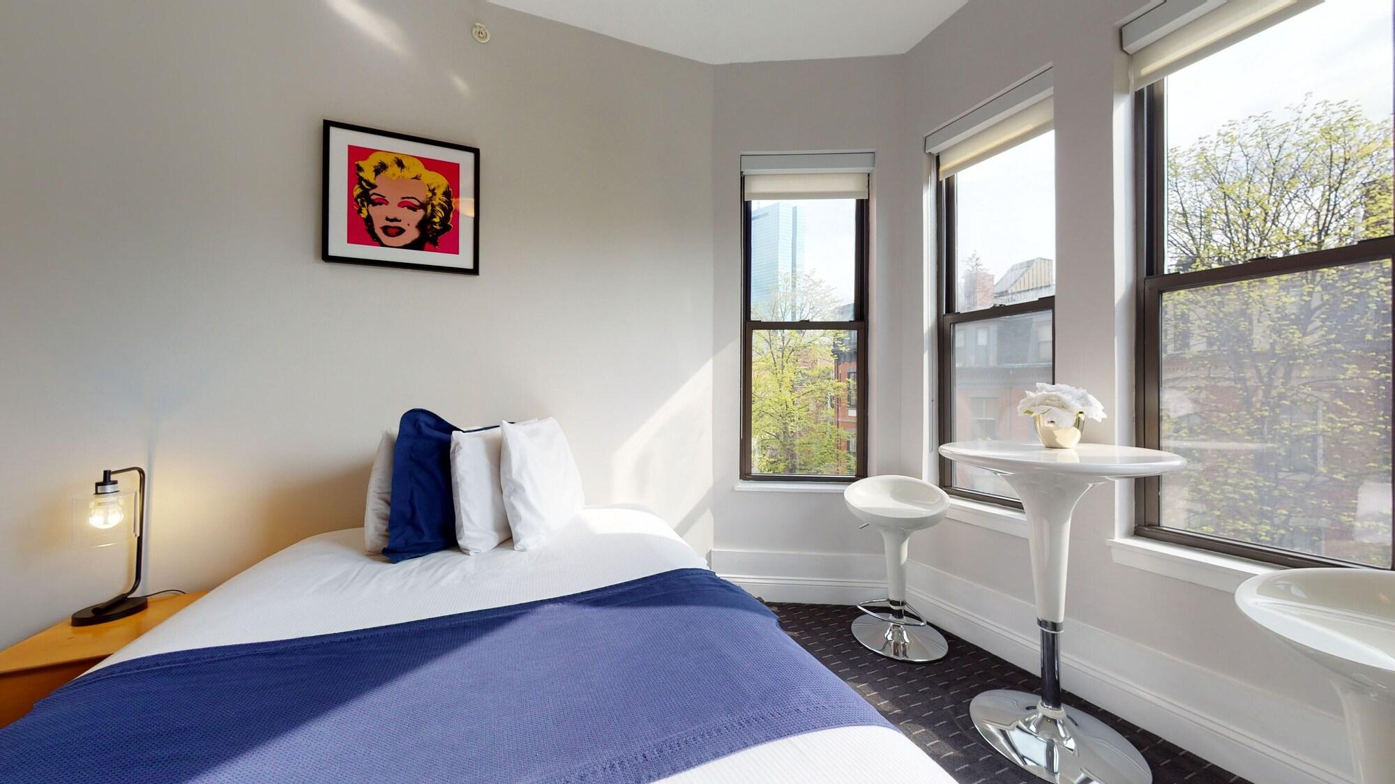 Maverick Suites At 400 Columbus Ave