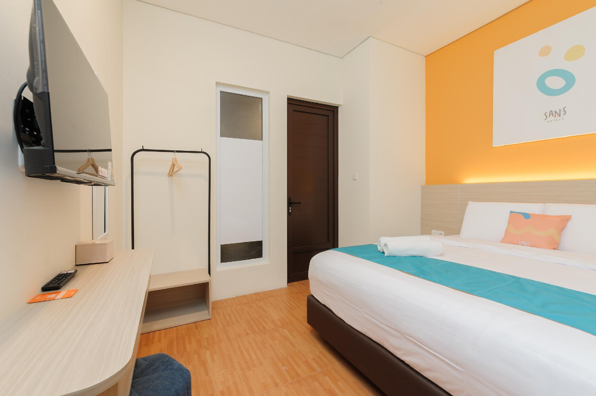 Bedroom 5, Sans Hotel Tajur Bogor, Bogor