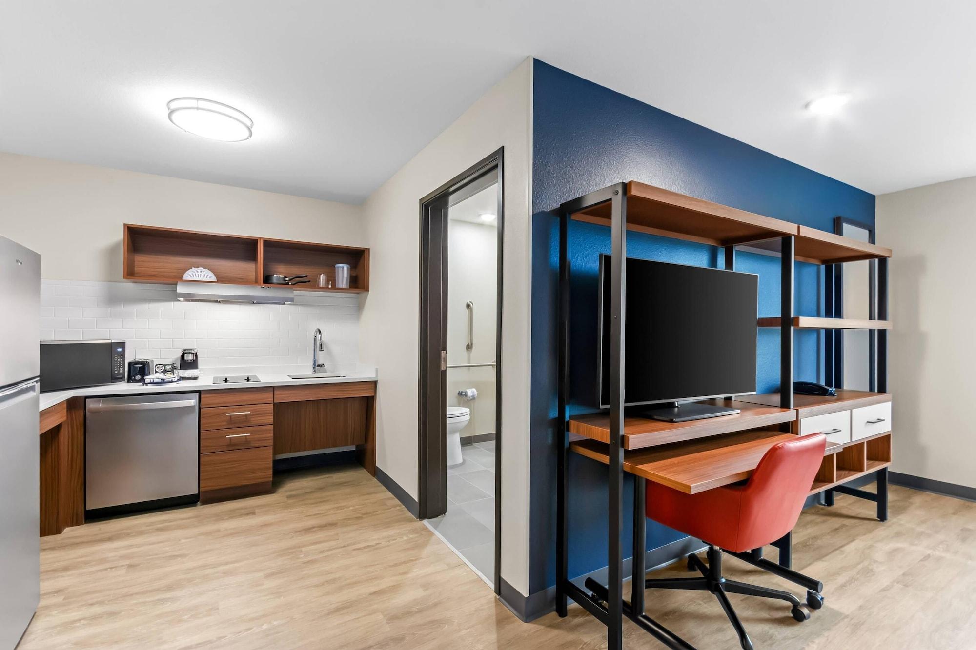 Room 5, Everhome Suites Panama City Beach, Bay